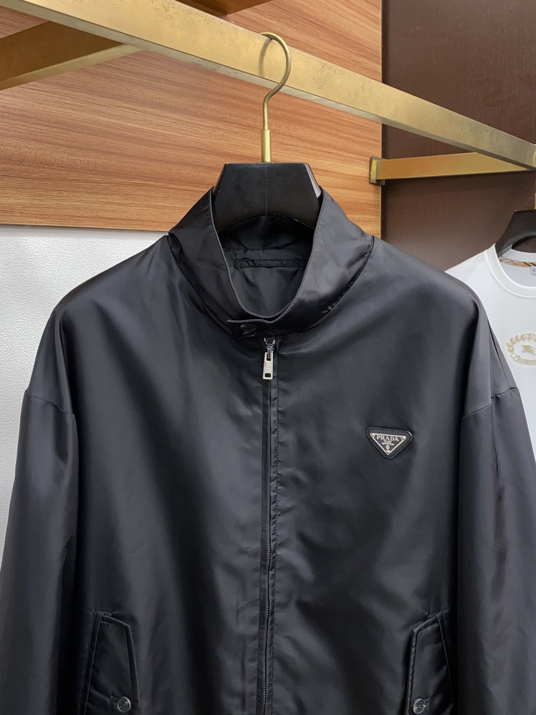 普拉达 2025年秋冬新款 官网 高端原厂代工出品，官方经典王牌单品！最新棉衣夹克外套 多明星穿搭示范款