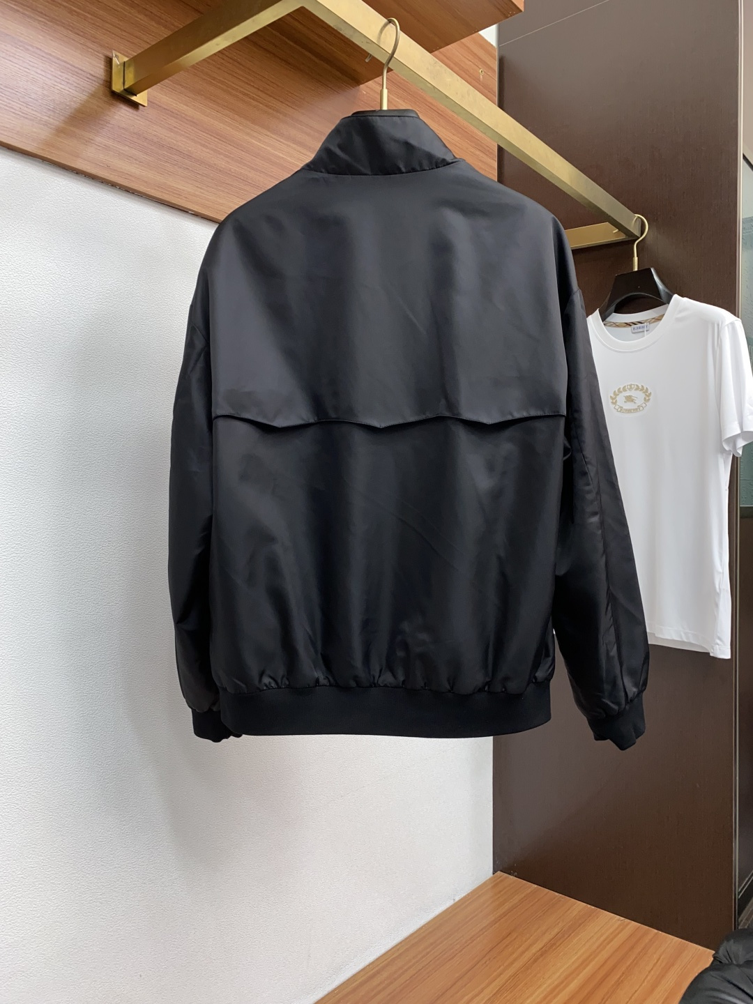 普拉达 2025年秋冬新款 官网 高端原厂代工出品，官方经典王牌单品！最新棉衣夹克外套 多明星穿搭示范款