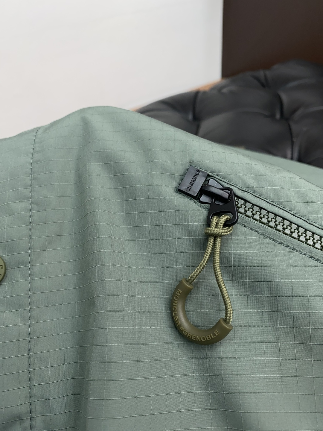  蒙口 2025年秋冬新款 官网 高端原厂代工出品，
官方经典王牌单品！最新棉衣夹克外套 多明星穿搭示范