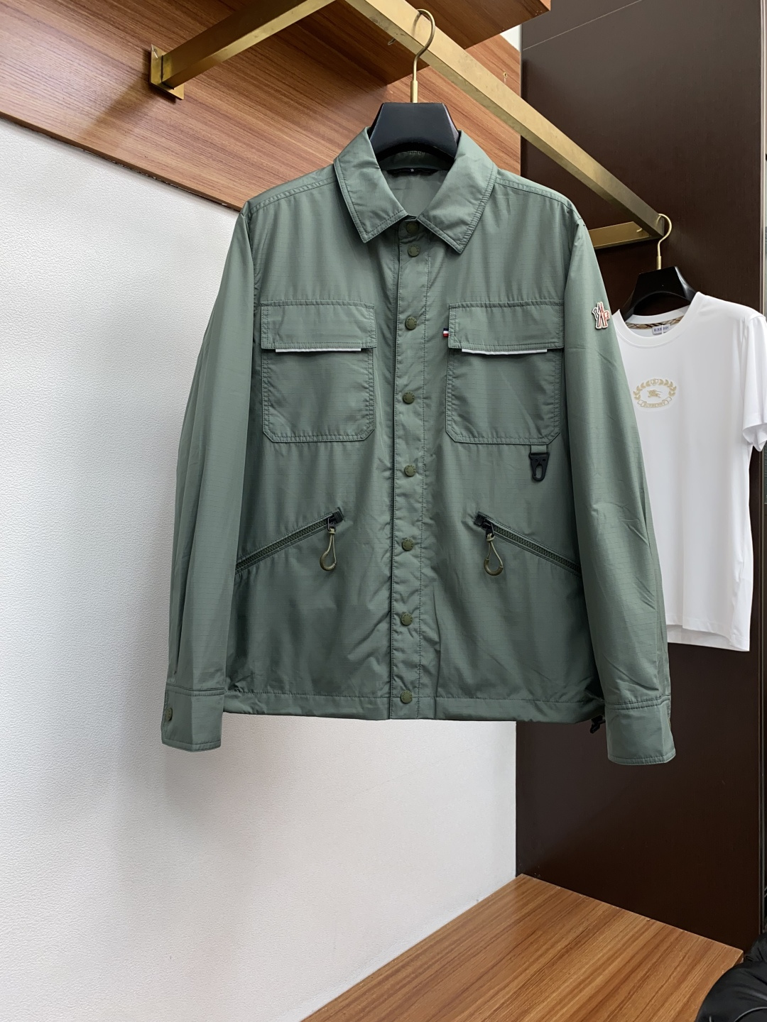  蒙口 2025年秋冬新款 官网 高端原厂代工出品，
官方经典王牌单品！最新棉衣夹克外套 多明星穿搭示范