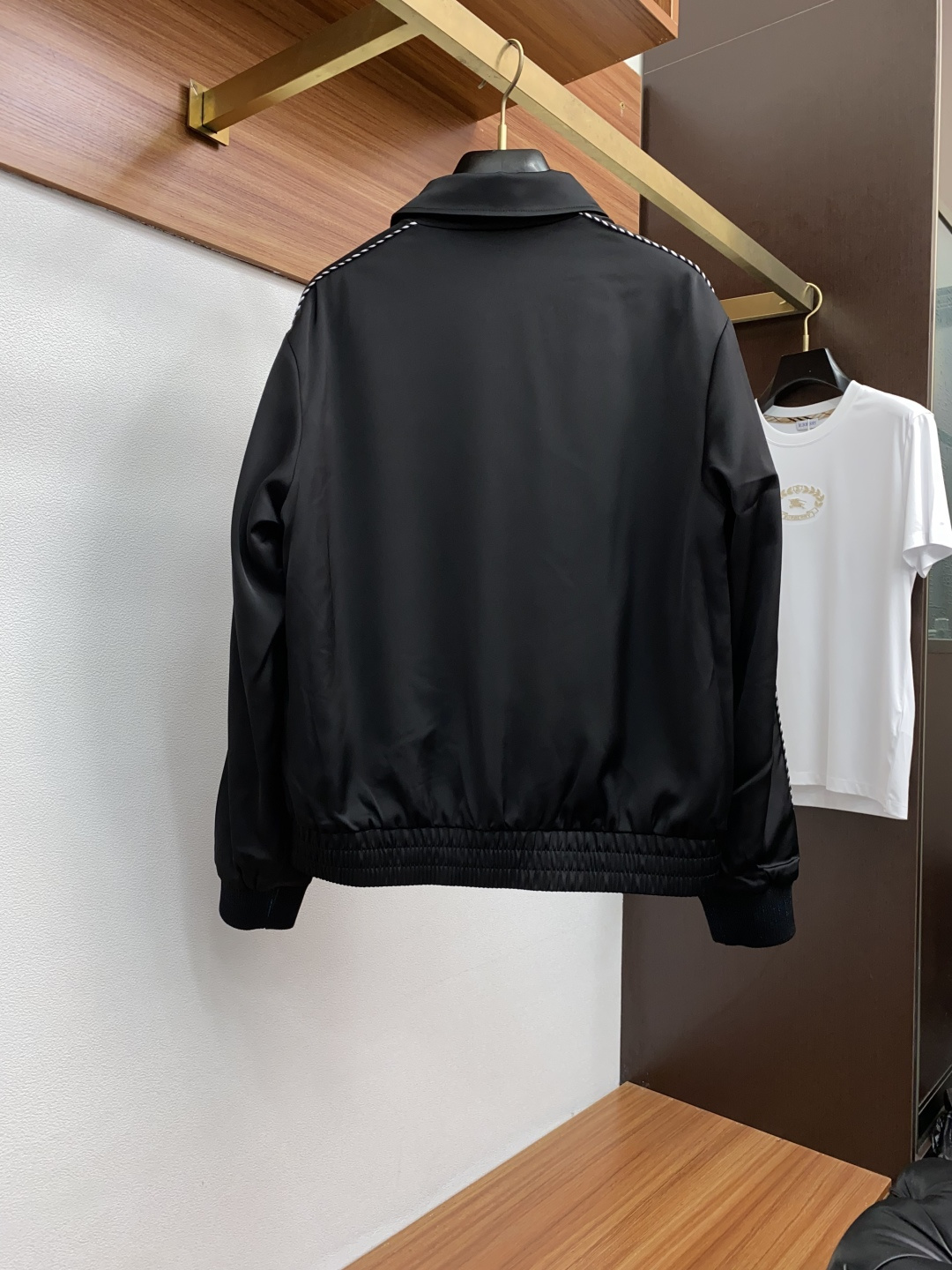  1v 路易威登 2025年秋冬新款 官网 高端原厂代工出品，
官方经典王牌单品！最新棉衣夹克外套 多明