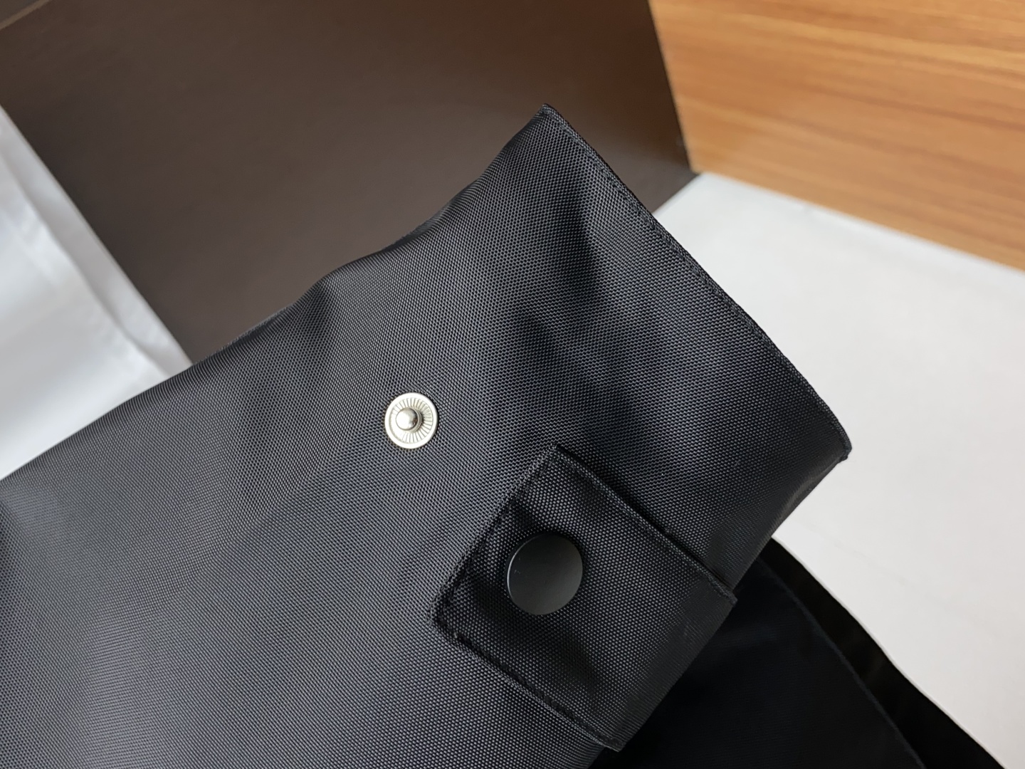 “Prada Autumn/Winter 2025 Men’s Jacket Collection: Modern Style with Outdoor Elements and Functional Design” - 图片 5