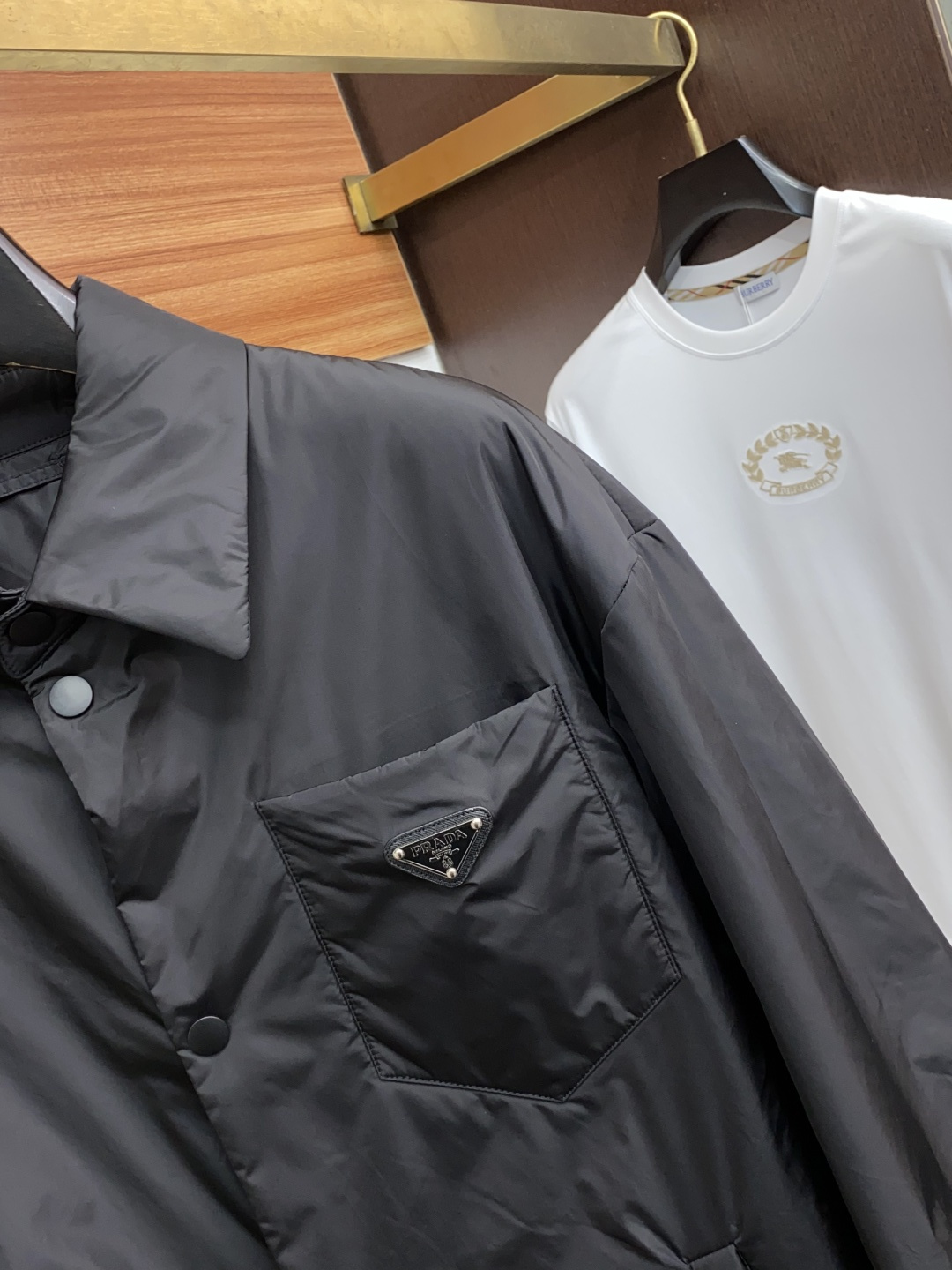 普拉达 2025年秋冬新款 官网 高端原厂代工出品，官方经典王牌单品！最新棉衣夹克外套 多明星穿搭示范款