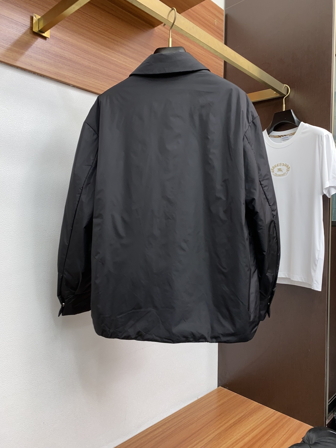 普拉达 2025年秋冬新款 官网 高端原厂代工出品，官方经典王牌单品！最新棉衣夹克外套 多明星穿搭示范款