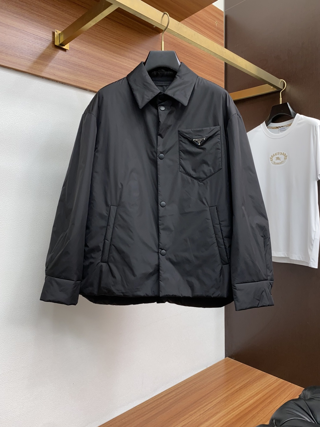 普拉达 2025年秋冬新款 官网 高端原厂代工出品，官方经典王牌单品！最新棉衣夹克外套 多明星穿搭示范款