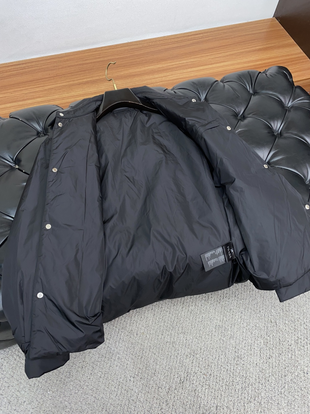 普拉达 2025年秋冬新款 官网 高端原厂代工出品，官方经典王牌单品！最新棉衣夹克外套 多明星穿搭示范款