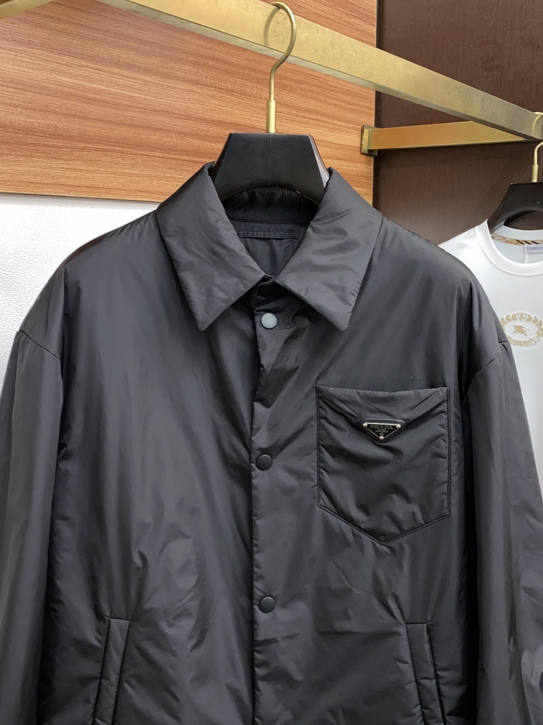 普拉达 2025年秋冬新款 官网 高端原厂代工出品，官方经典王牌单品！最新棉衣夹克外套 多明星穿搭示范款