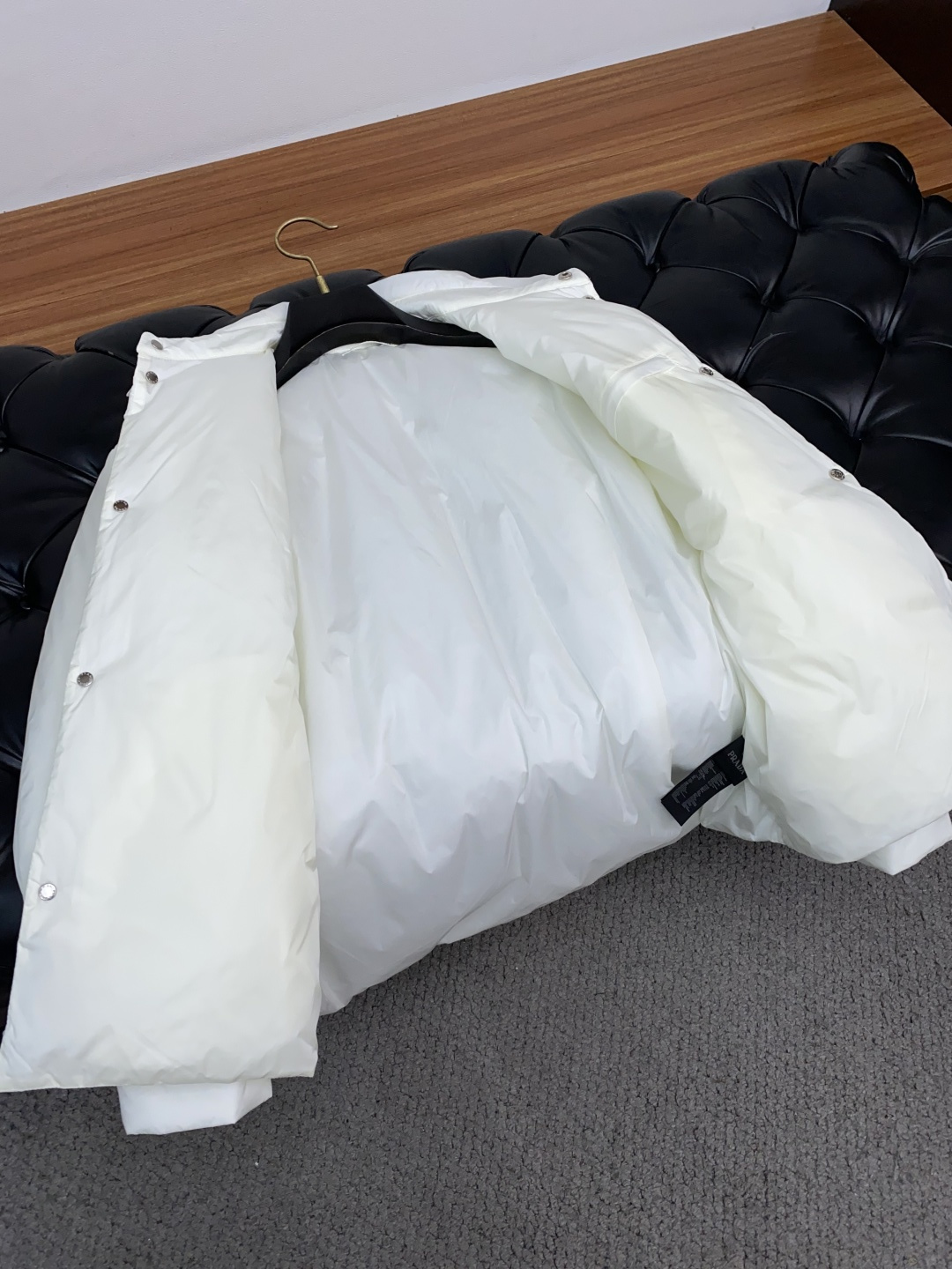 普拉达 2025年秋冬新款 官网 高端原厂代工出品，官方经典王牌单品！最新棉衣夹克外套 多明星穿搭示范款