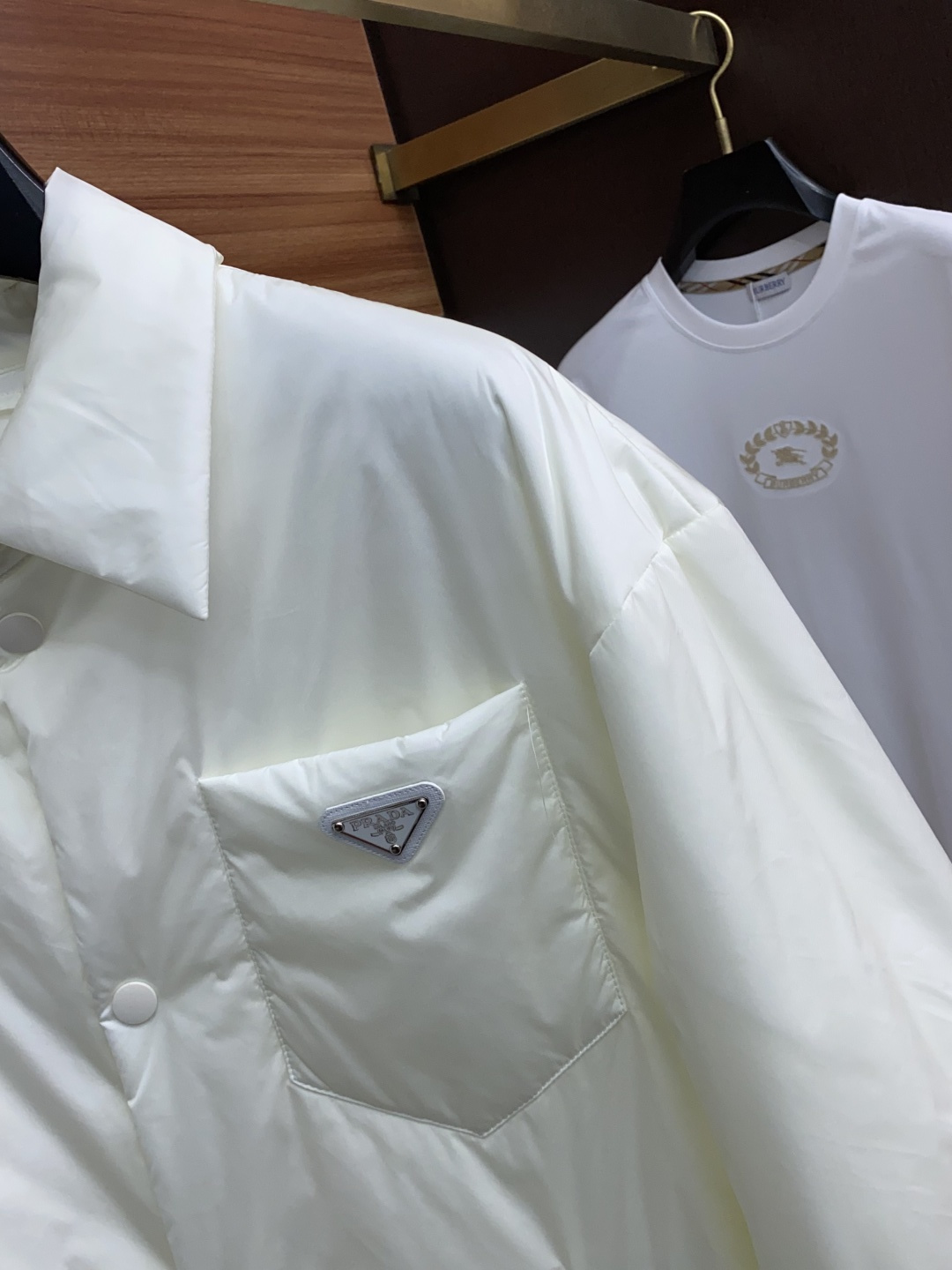 普拉达 2025年秋冬新款 官网 高端原厂代工出品，官方经典王牌单品！最新棉衣夹克外套 多明星穿搭示范款