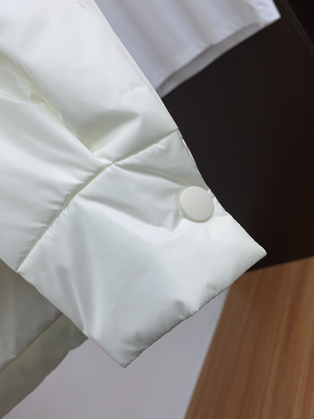 普拉达 2025年秋冬新款 官网 高端原厂代工出品，官方经典王牌单品！最新棉衣夹克外套 多明星穿搭示范款