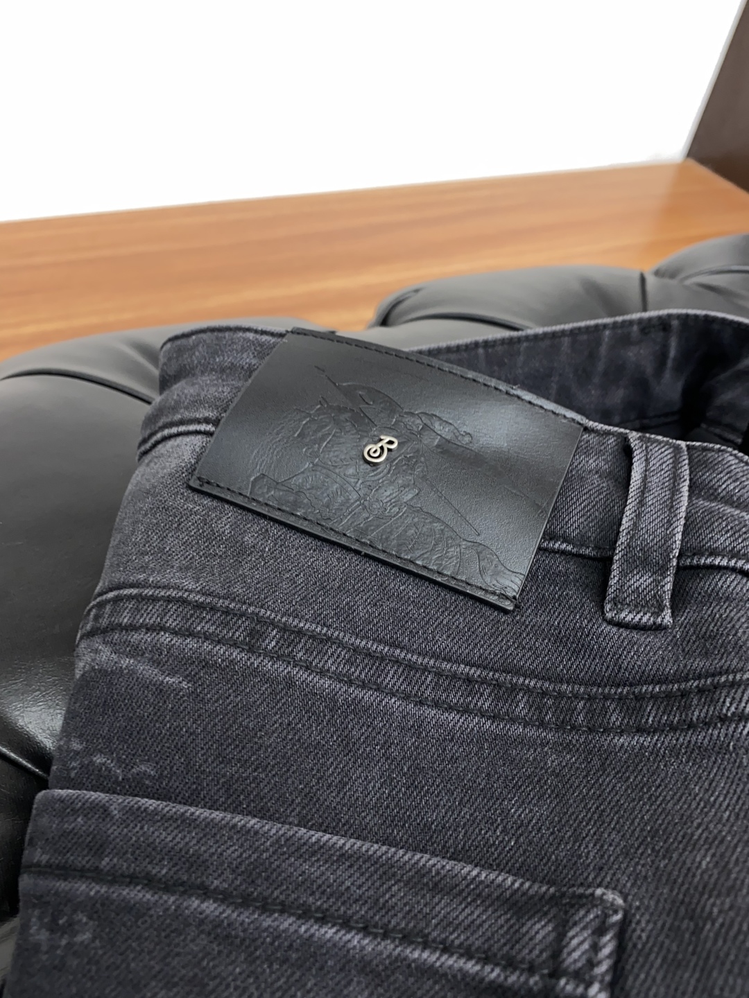 “Men’s Fall & Winter Jeans Collection: Superior Quality, Craftsmanship, and Unique Style | P686 Paballie” - 图片 5