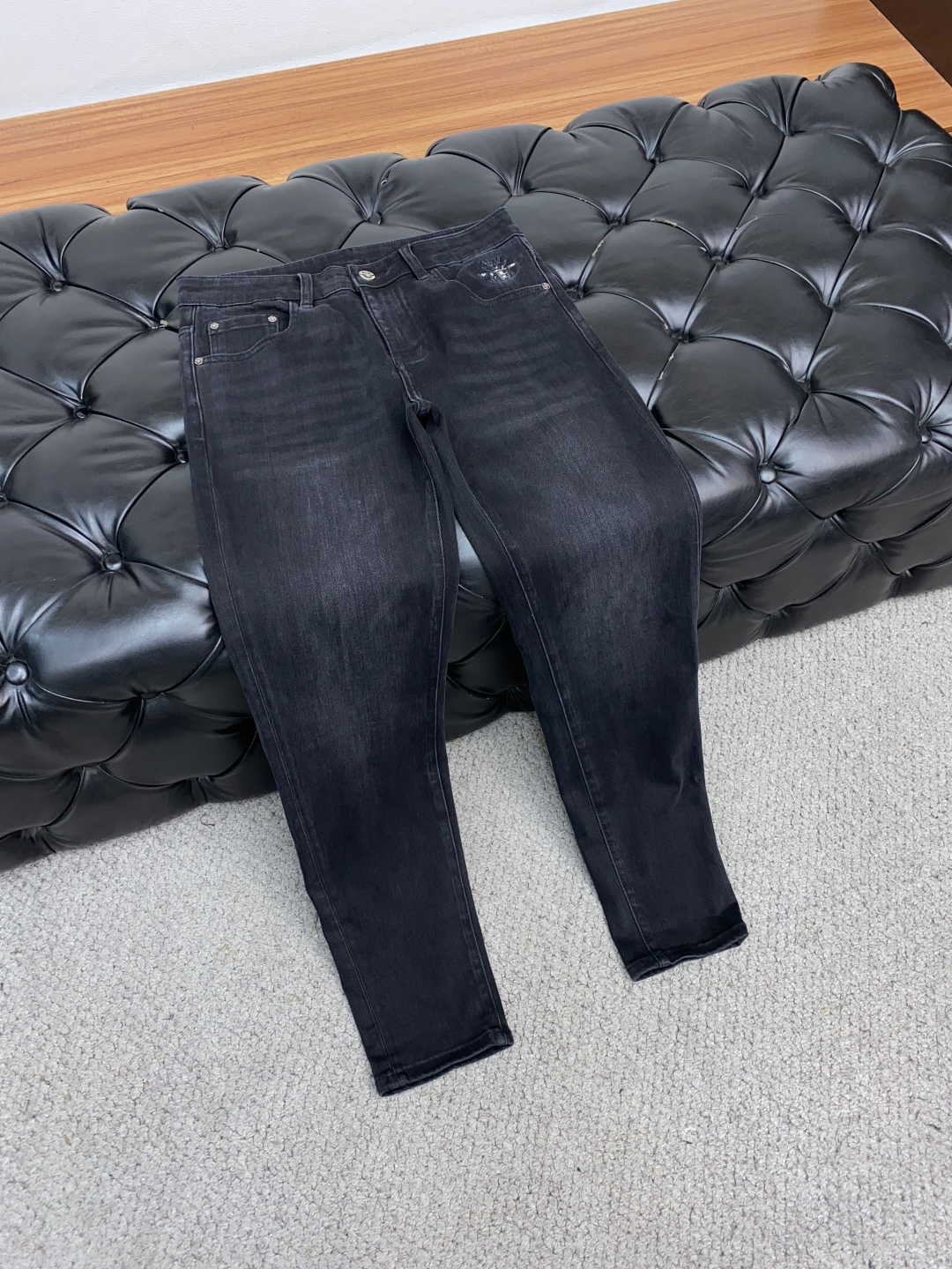 “Men’s Fall/Winter Fashion News: Soft, Flexible Jeans with Unique Craftsmanship, High-Quality Materials for Lasting Style” - 图片 6