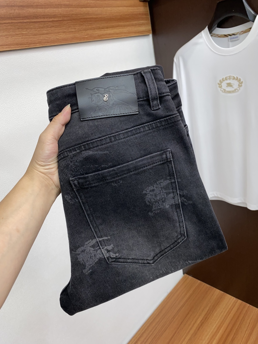 “Men’s Fall & Winter Jeans Collection: Superior Quality, Craftsmanship, and Unique Style | P686 Paballie” - 图片 1
