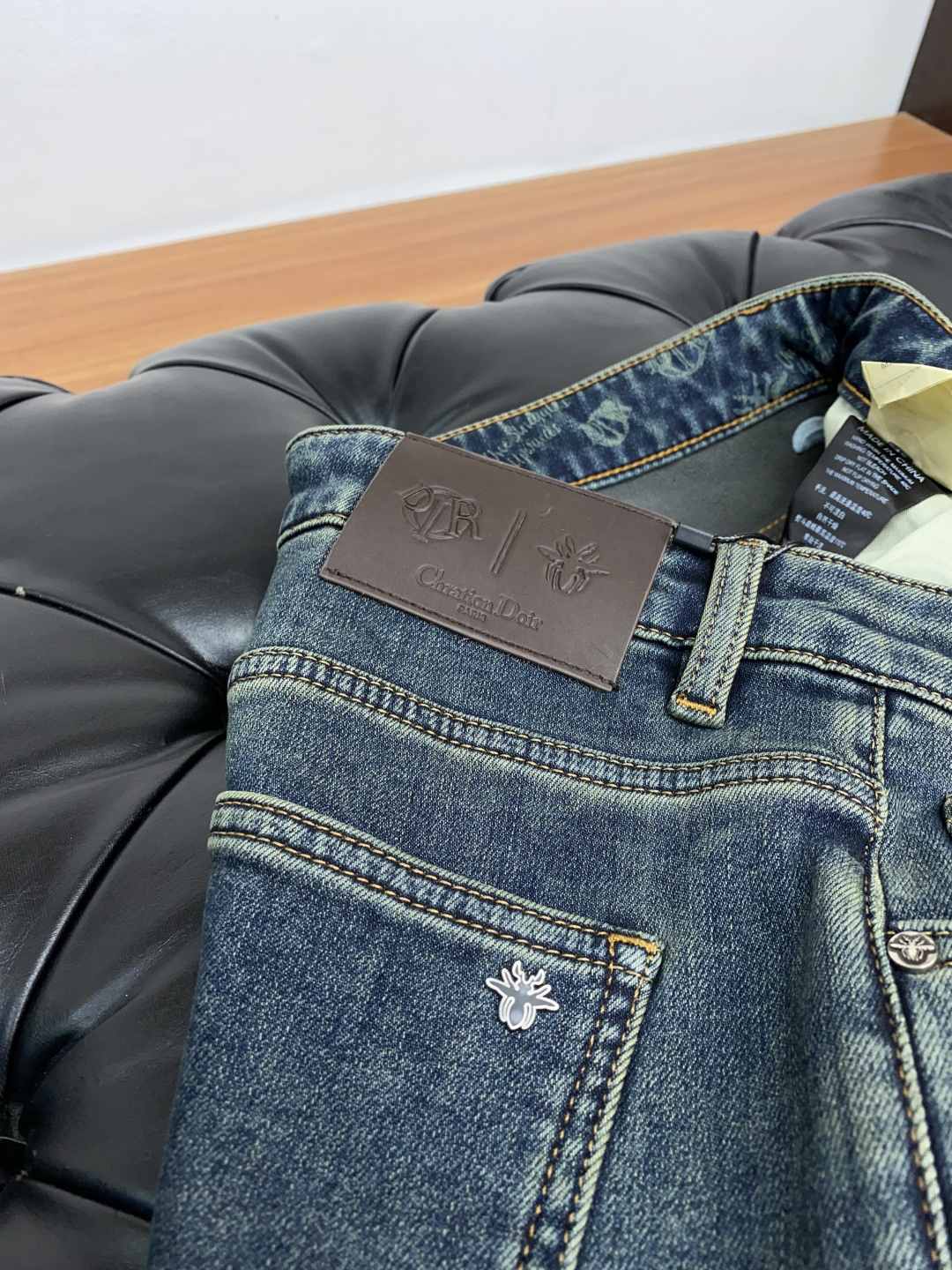 “Men’s Fall/Winter Fashion: Danin’s Handcrafted Jeans for Unique Color Effects and Durability” - 图片 5