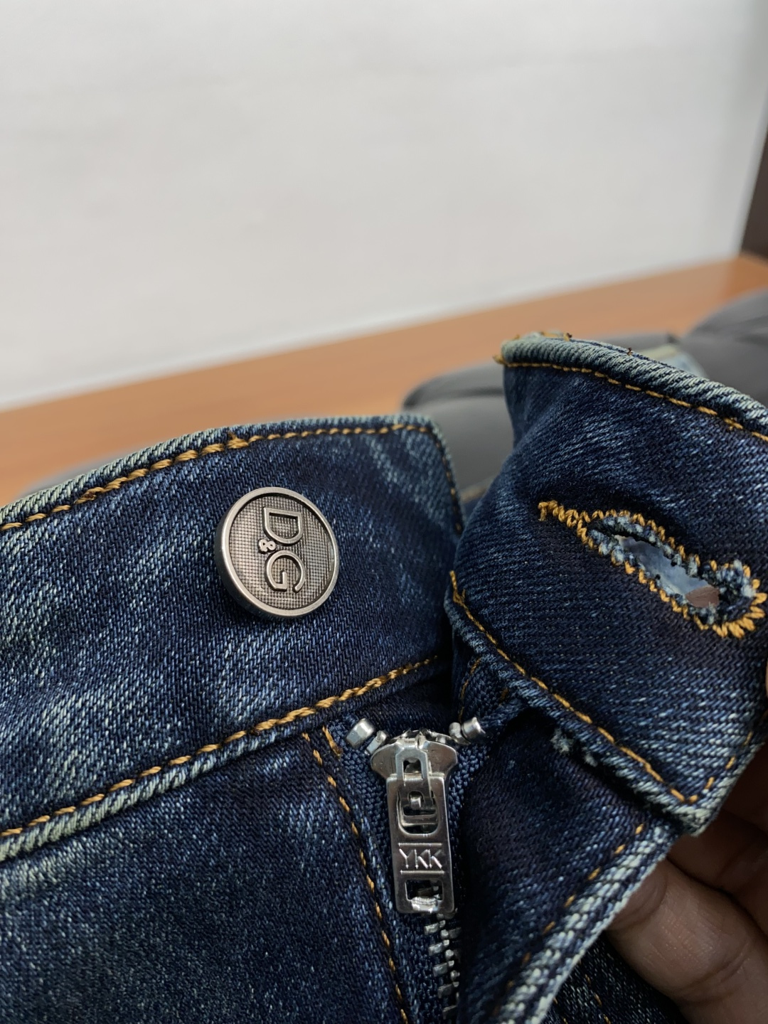 “Men’s Fall and Winter Jeans: Soft, Flexible Fabric with Unique Craftsmanship and Distinct Color Effects” - 图片 4
