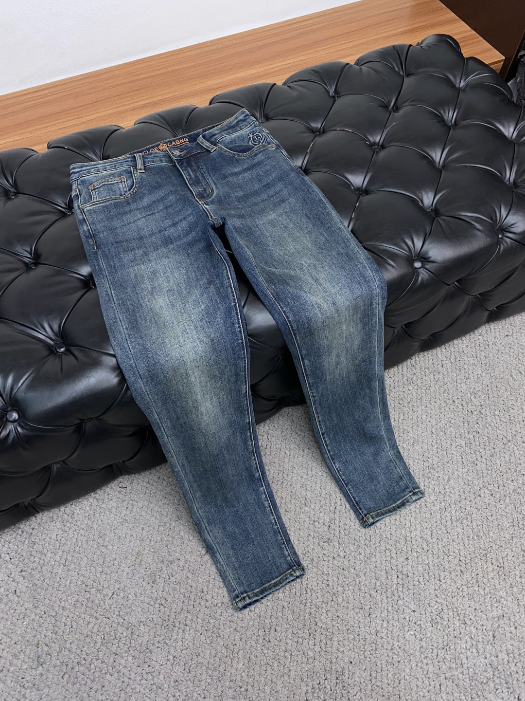 “Men’s Fall and Winter Jeans: Soft, Flexible Fabric with Unique Craftsmanship and Distinct Color Effects” - 图片 6