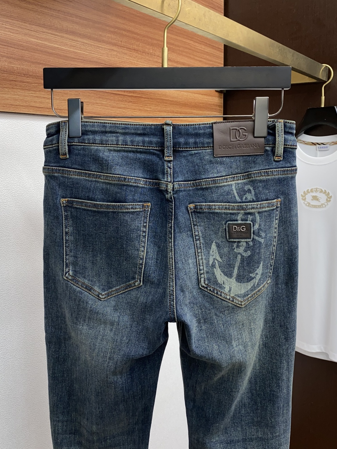 “Men’s Fall and Winter Jeans: Soft, Flexible Fabric with Unique Craftsmanship and Distinct Color Effects” - 图片 9