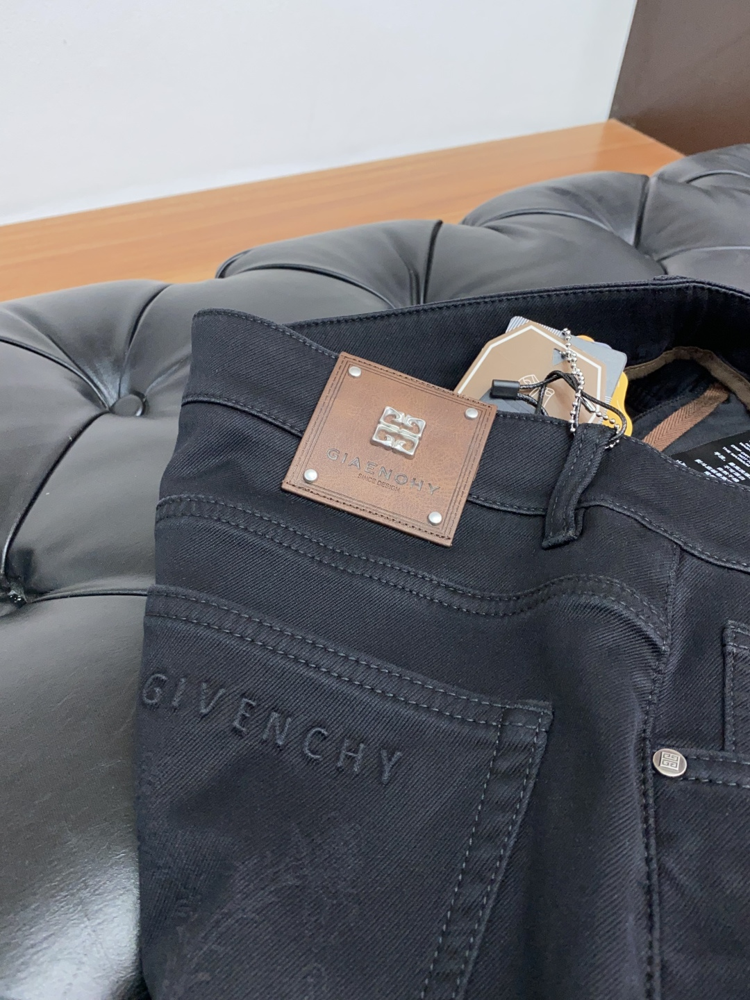 “Men’s Fall Winter New Book: Cowboys, Oversoft Scrolls, Handicrafts, Durable Leather Jeans, Unique Hardware” - 图片 5