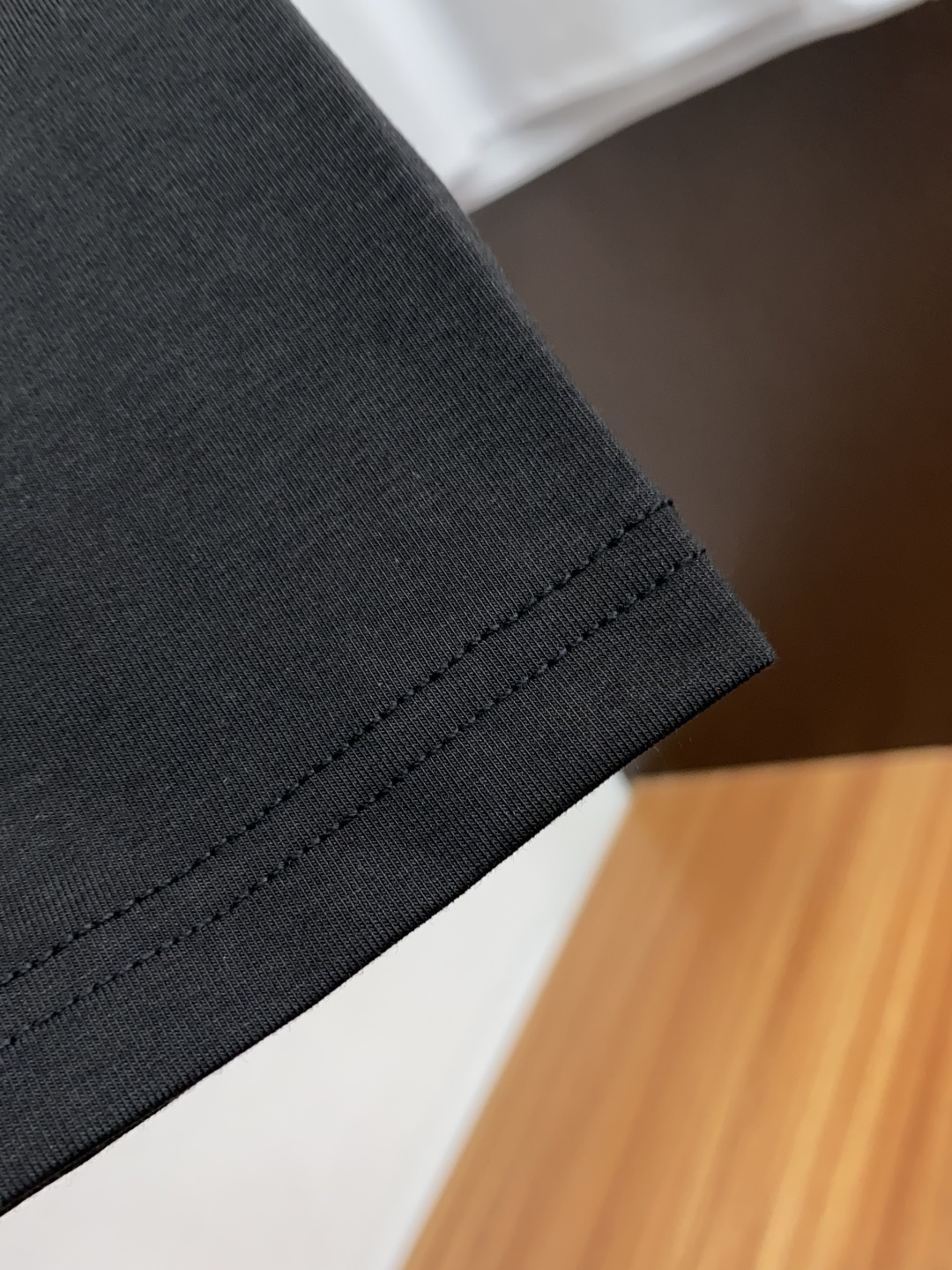  巴宝莉 2新款圆领打低外穿长袖T恤，此款短T精选高织棉面料，触感爽滑软糯，贴身穿着极致舒适亲肤！衣身胸