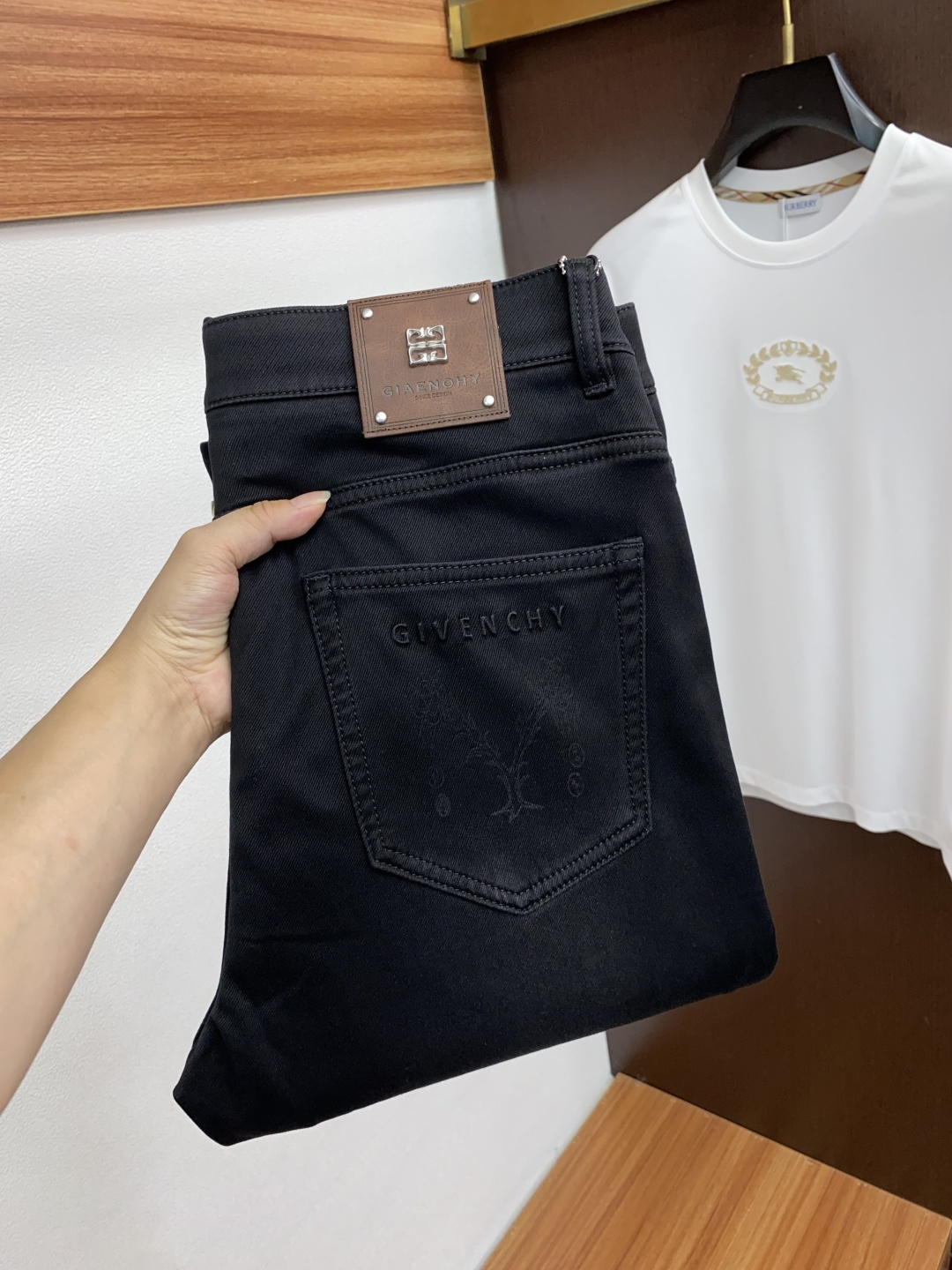 “Men’s Fall Winter New Book: Cowboys, Oversoft Scrolls, Handicrafts, Durable Leather Jeans, Unique Hardware” - 图片 1