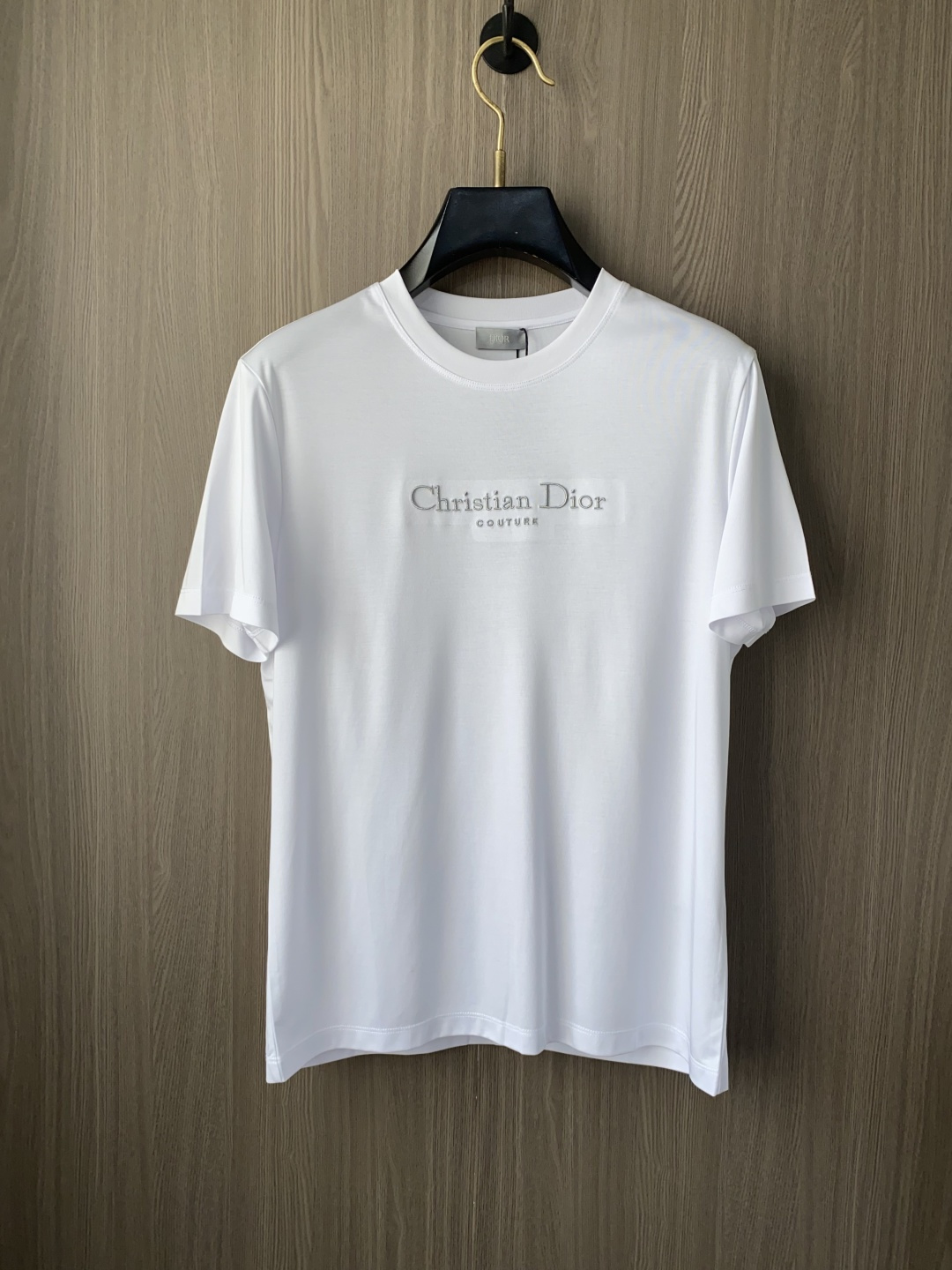 NO:492415,Dior 2025 spring and summer new model first launch counter latest round neck short sleeves, high-end customization, avant-garde and fashionable design!  Brand logo heavy craft design, high-end customized 100 double-sided mercerated cotton fabric, soft feel, comfortable to wear, exquisite counter-level car line, fine workmanship, invincible and handsome upper body effect!  A must-have item for handsome men!  Code number M-3xL, dior, T-shirt, alexander wang19860909迪奥 2025春夏新款首发专柜最新款圆领短袖 高端订制 设计前卫时尚！品牌logo重工艺设计 高端定制100支双面丝光棉面料.手感柔软.穿着舒适.专柜级别精致车线.做工精细.上身效果无敌帅气！型男必备单品！码数M-3xL,,dior,T-shirt,alexander wang,Men's clothing