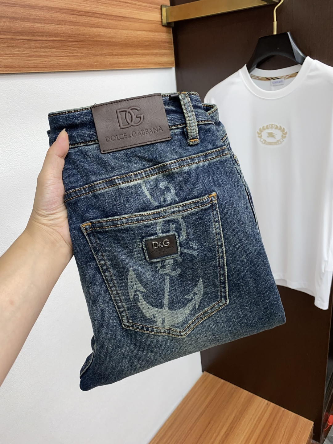 “Men’s Fall and Winter Jeans: Soft, Flexible Fabric with Unique Craftsmanship and Distinct Color Effects” - 图片 1