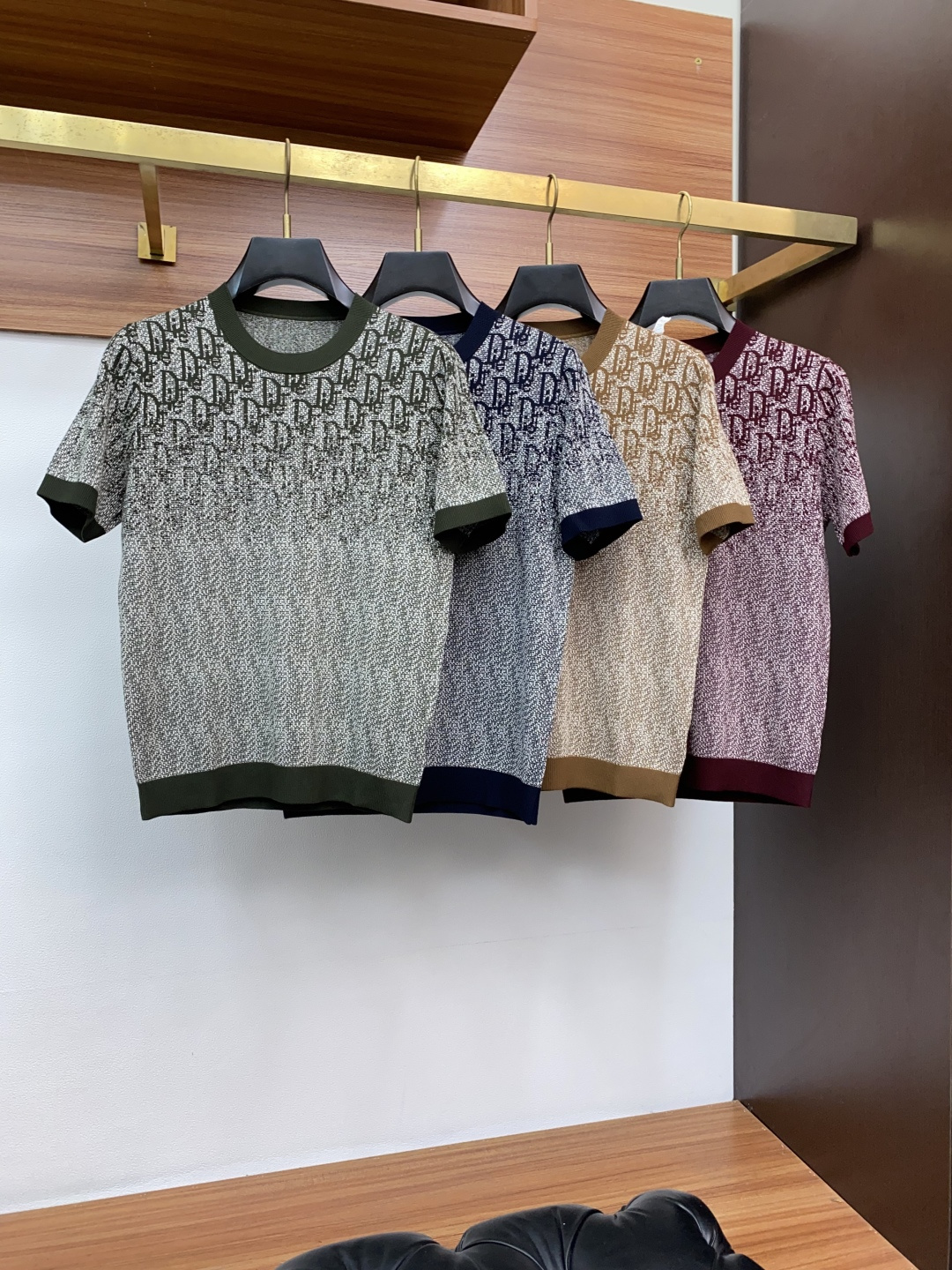  迪奥 家族男士高端简约圆领加厚针织毛衣短袖 ，香港洋行渠道货，纯正血统品质，25年秋冬 新款，经典王牌