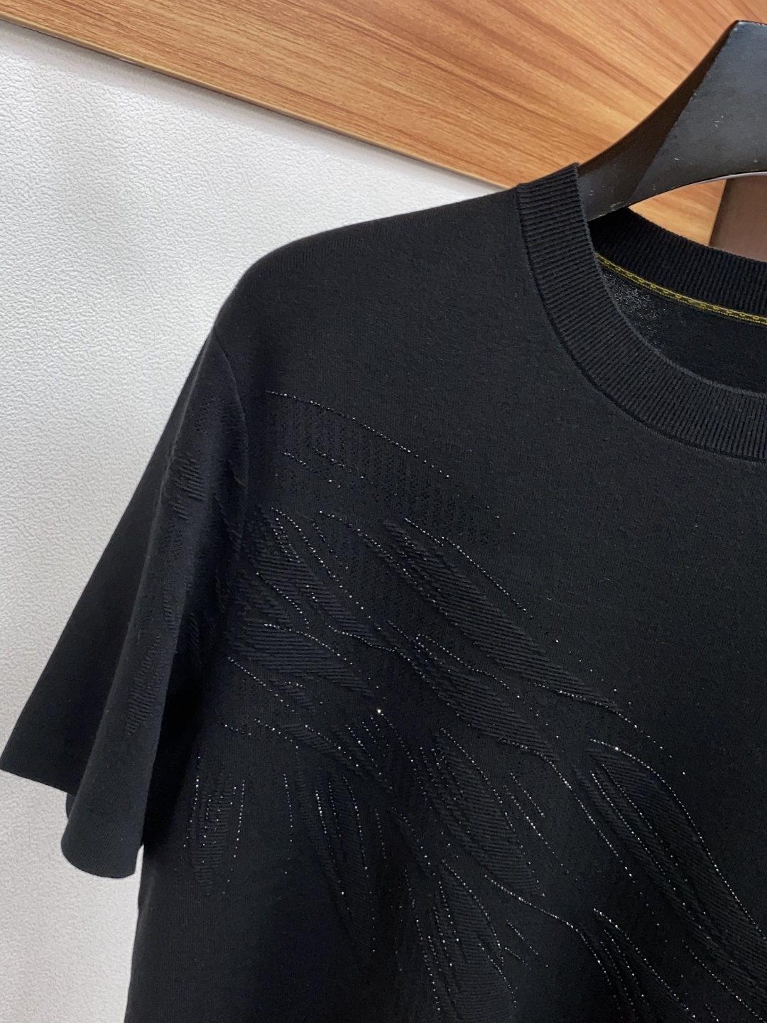  普拉达 家族男士高端简约圆领短袖T恤衫，香港洋行渠道货，纯正血统品质，25年春夏新款，经典王牌系列！
