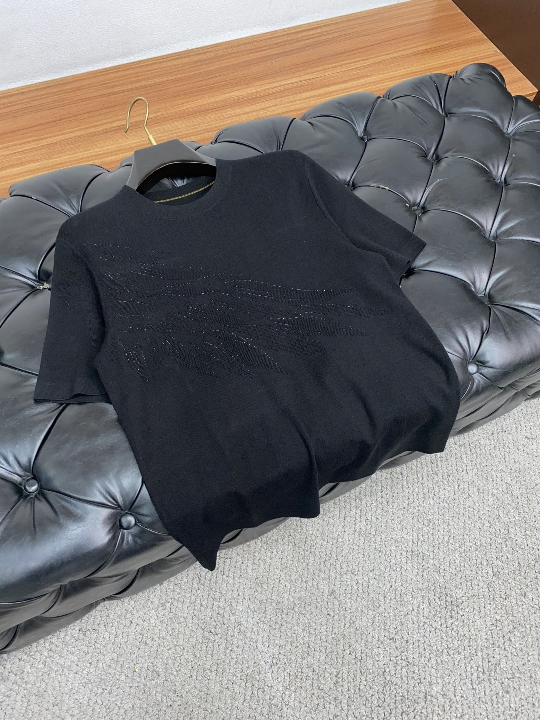  普拉达 家族男士高端简约圆领短袖T恤衫，香港洋行渠道货，纯正血统品质，25年春夏新款，经典王牌系列！
