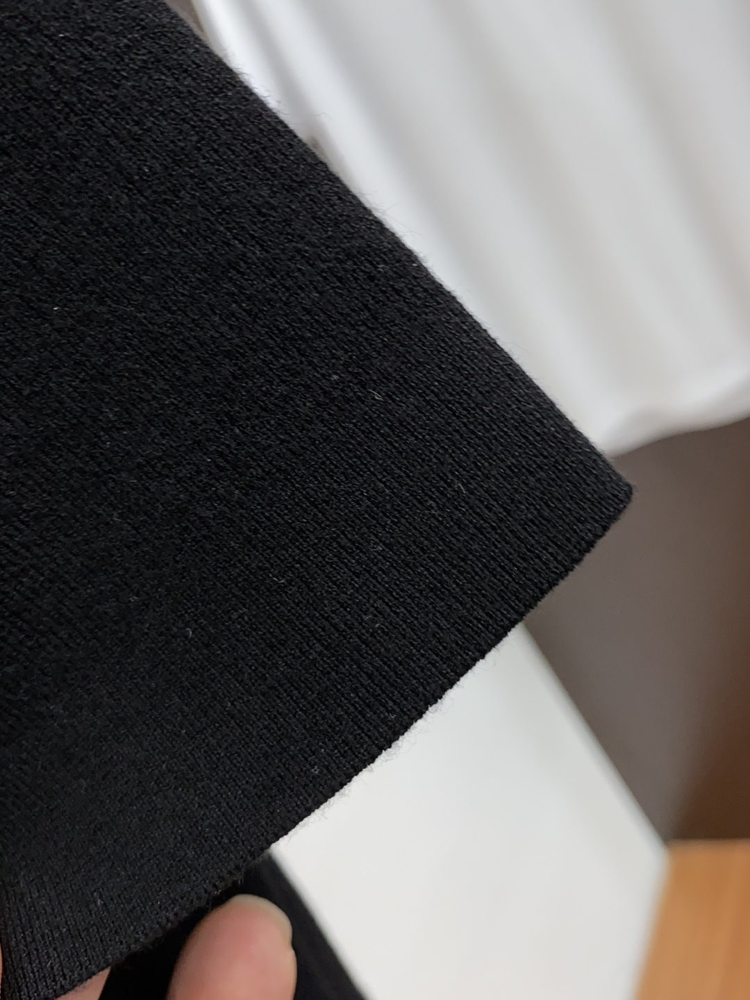  普拉达 家族男士高端简约圆领短袖T恤衫，香港洋行渠道货，纯正血统品质，25年春夏新款，经典王牌系列！
