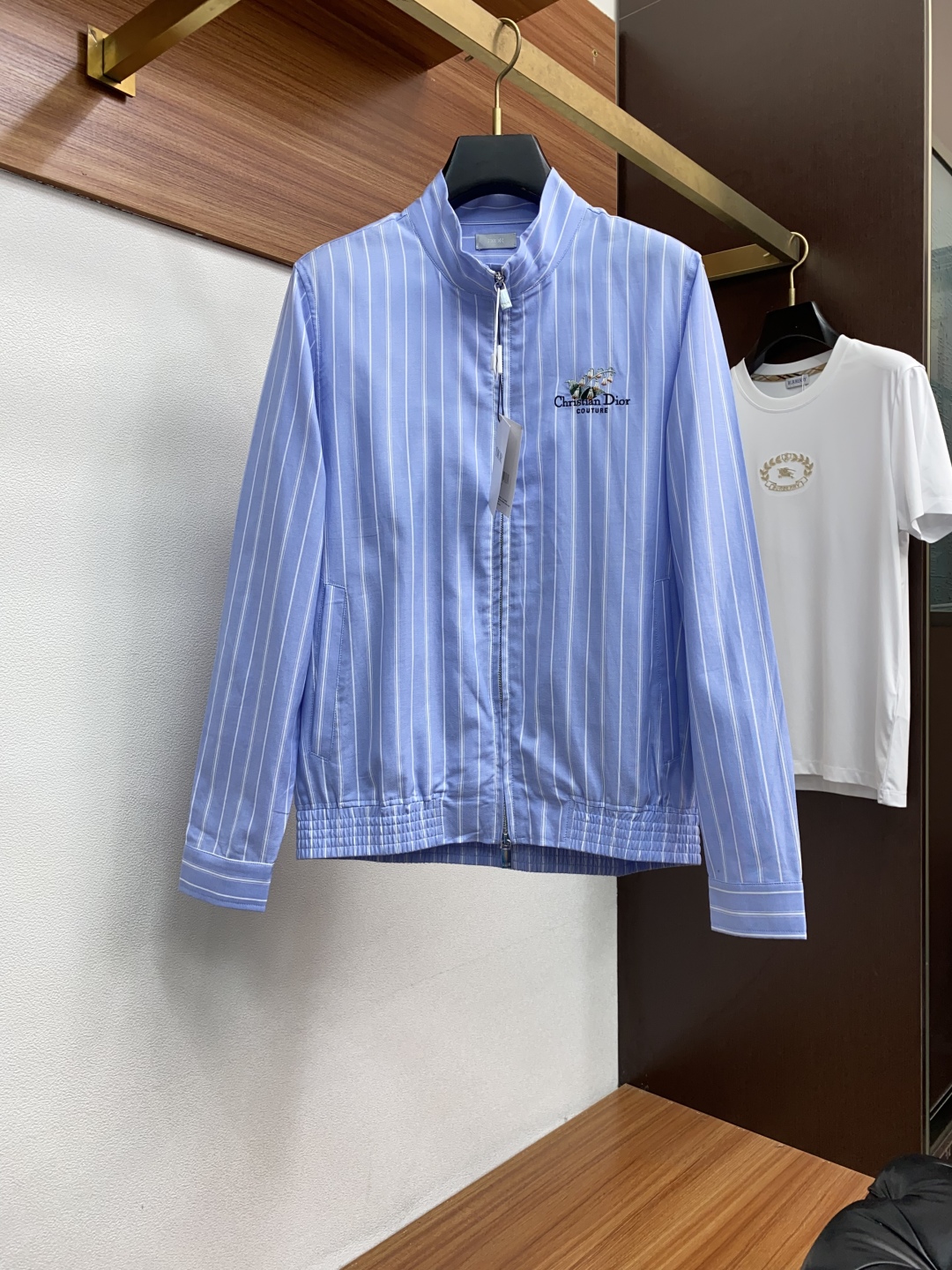 “Dio 2025 FW Men’s Recreational Jacket: Italian Style, Fashion Aesthetics, Business Leisure in the City” - 图片 1
