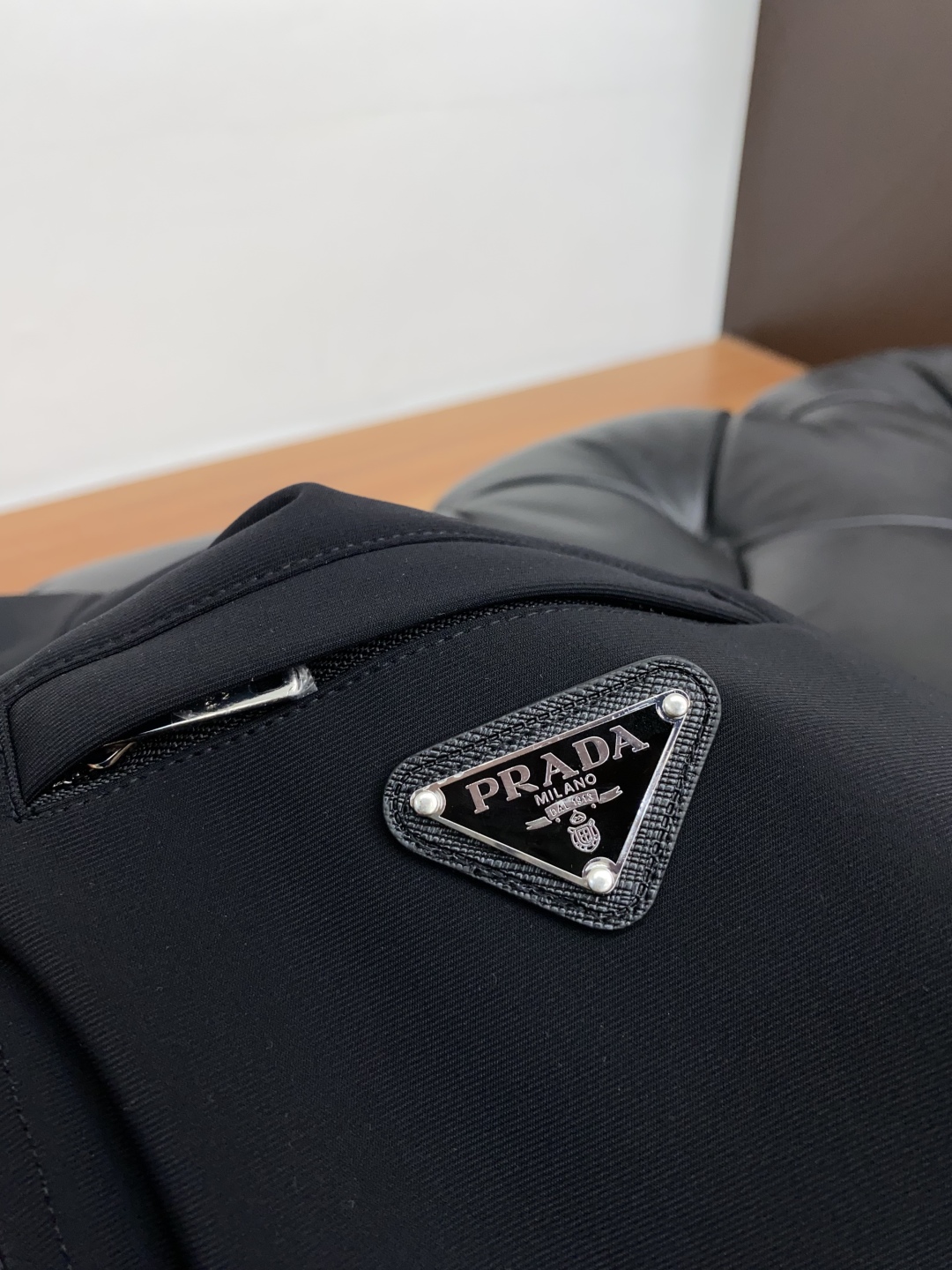 Prada: Italian Craftsmanship and Luxury Fashion Excellence - 图片 6