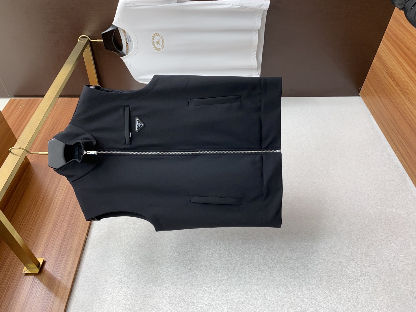 Prada: Italian Craftsmanship and Luxury Fashion Excellence - 图片 1