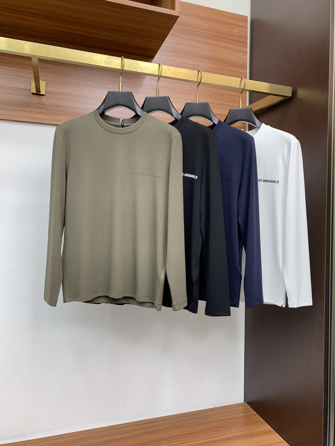 蒙口 2025秋冬专柜新款 时尚休闲打底衫长袖T恤，精选进口高密度膨体德绒系列膨体蓄暖，糯感新生绒云裹冬