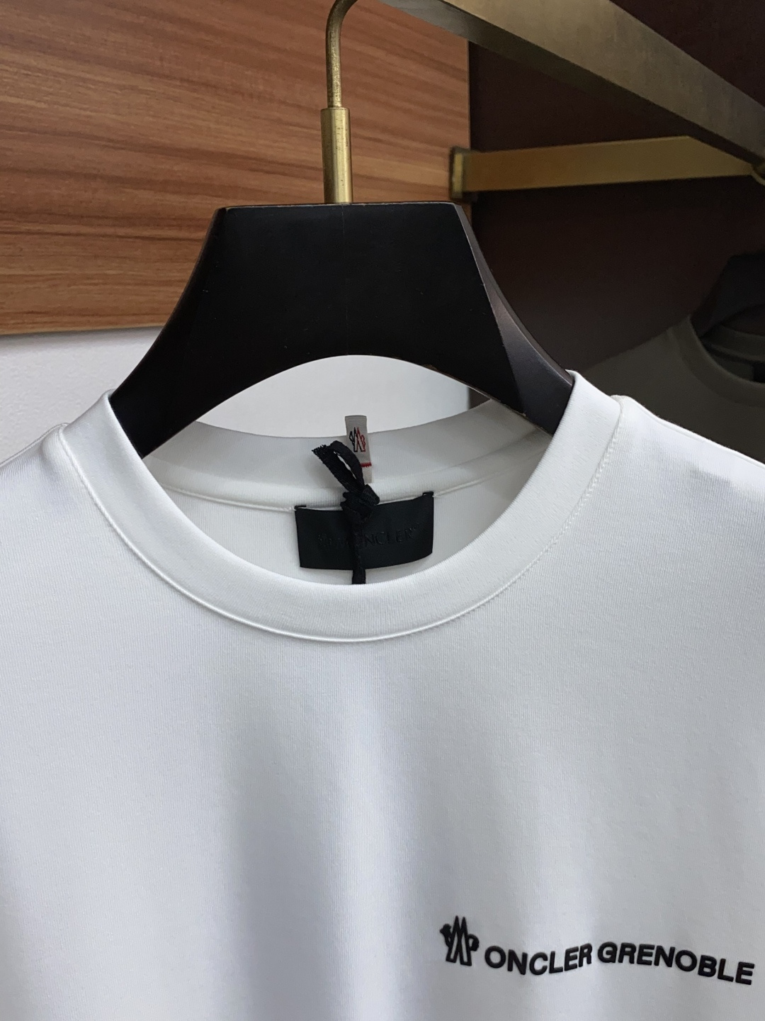 蒙口 2025秋冬专柜新款 时尚休闲打底衫长袖T恤，精选进口高密度膨体德绒系列膨体蓄暖，糯感新生绒云裹冬