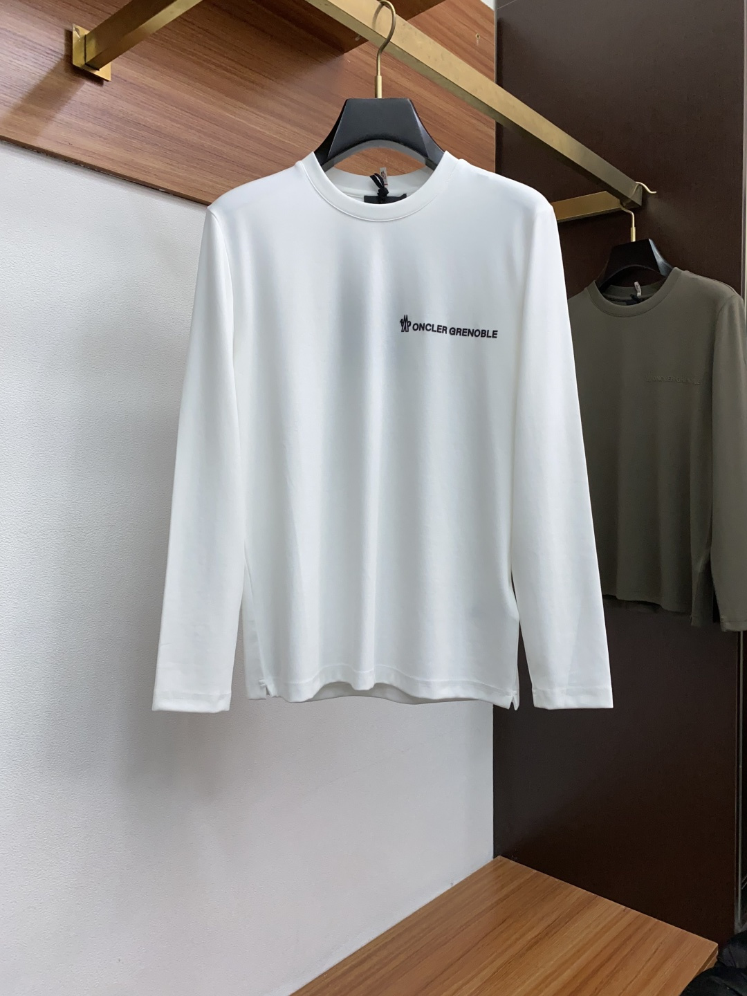 蒙口 2025秋冬专柜新款 时尚休闲打底衫长袖T恤，精选进口高密度膨体德绒系列膨体蓄暖，糯感新生绒云裹冬