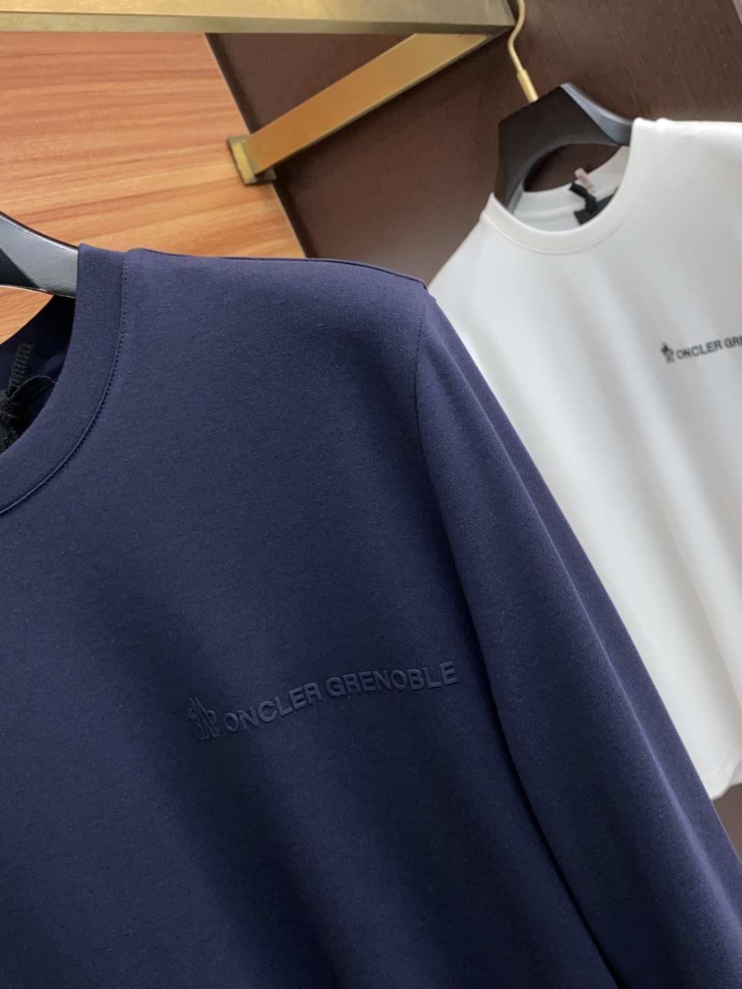 蒙口 2025秋冬专柜新款 时尚休闲打底衫长袖T恤，精选进口高密度膨体德绒系列膨体蓄暖，糯感新生绒云裹冬