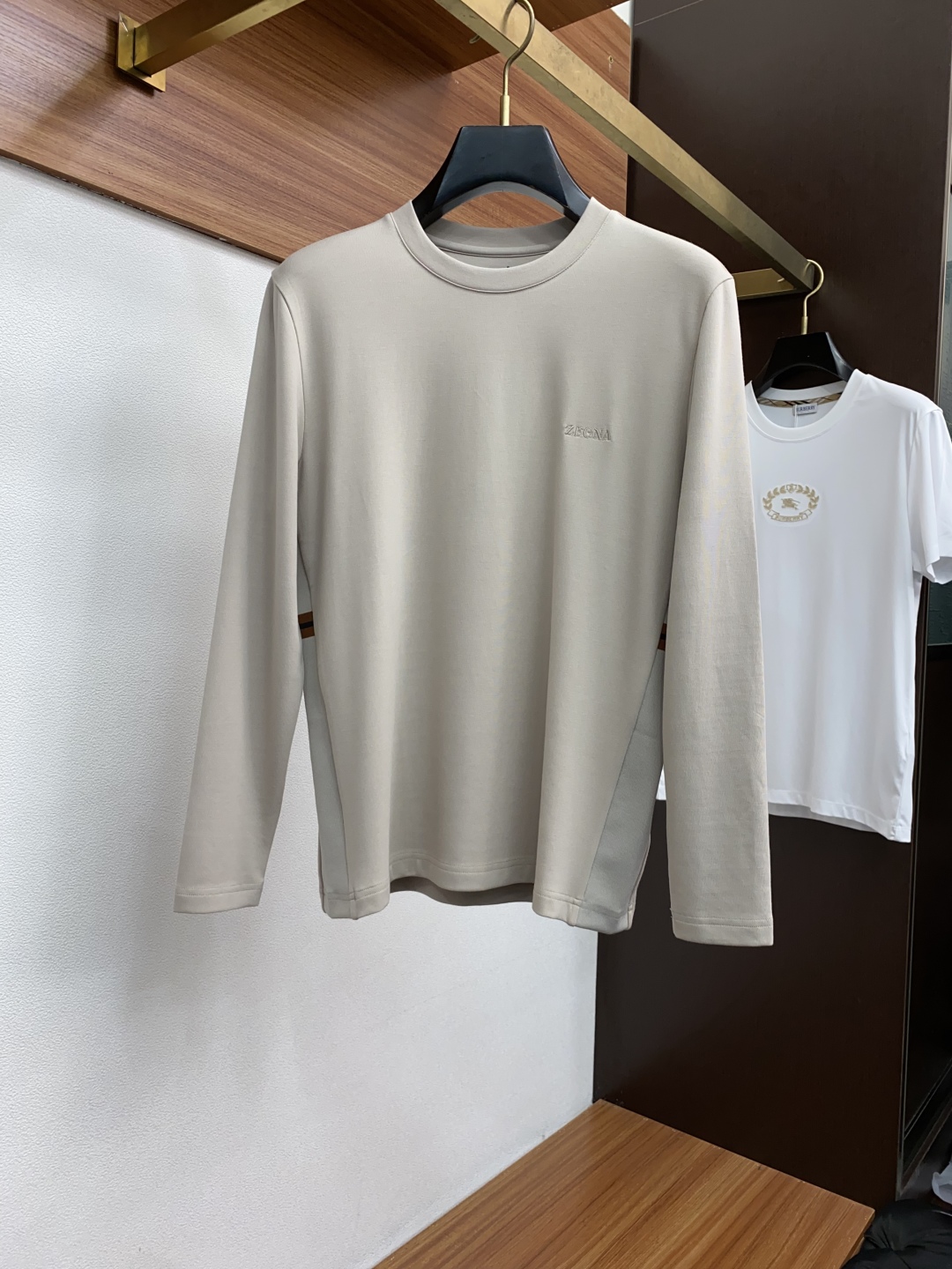 “Genia 2025 Fashion Recreational T-shirts: High-Density Velvet Series for Warmth and Style” - 图片 1