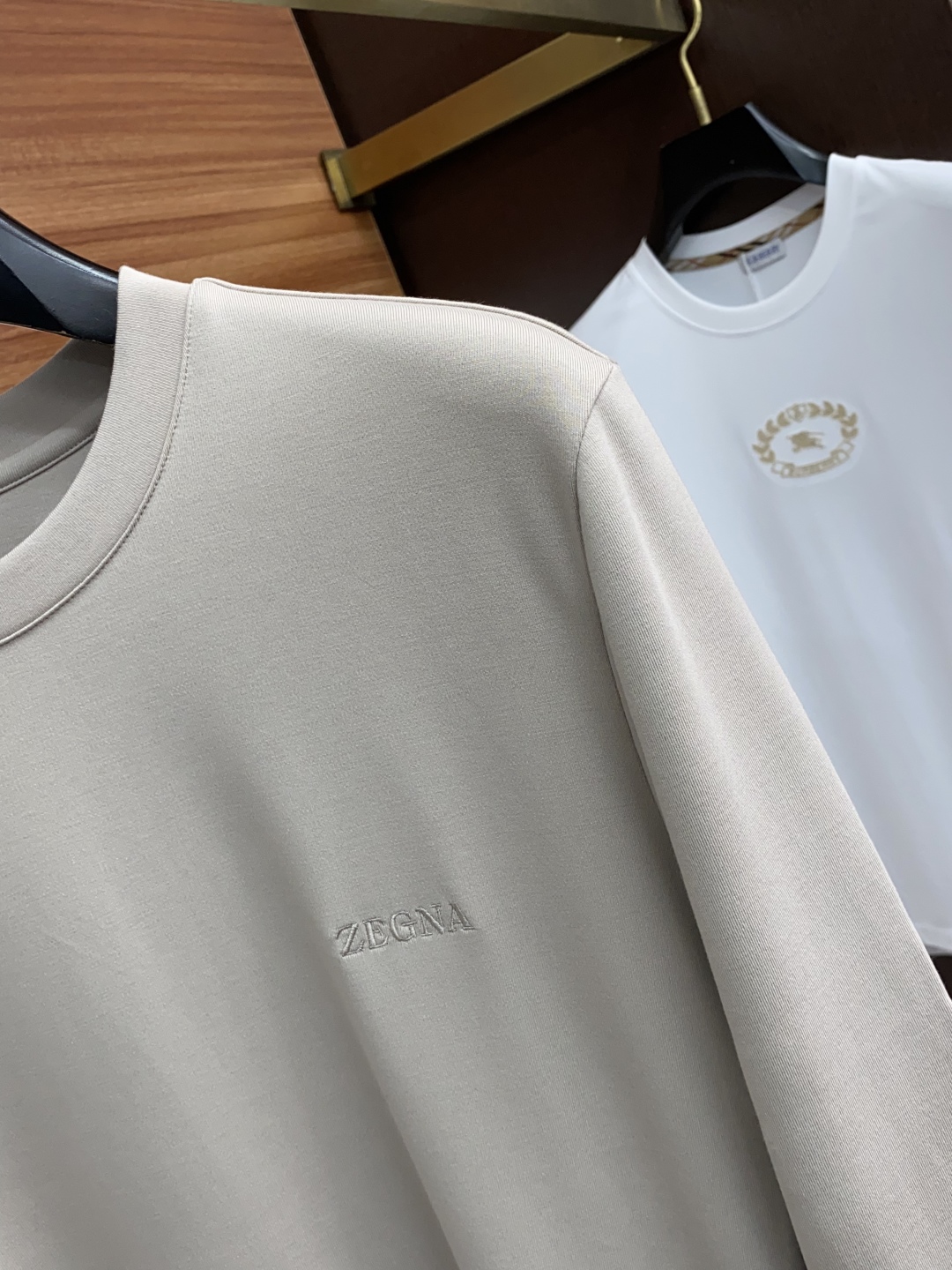 “Genia 2025 Fashion Recreational T-shirts: High-Density Velvet Series for Warmth and Style” - 图片 4