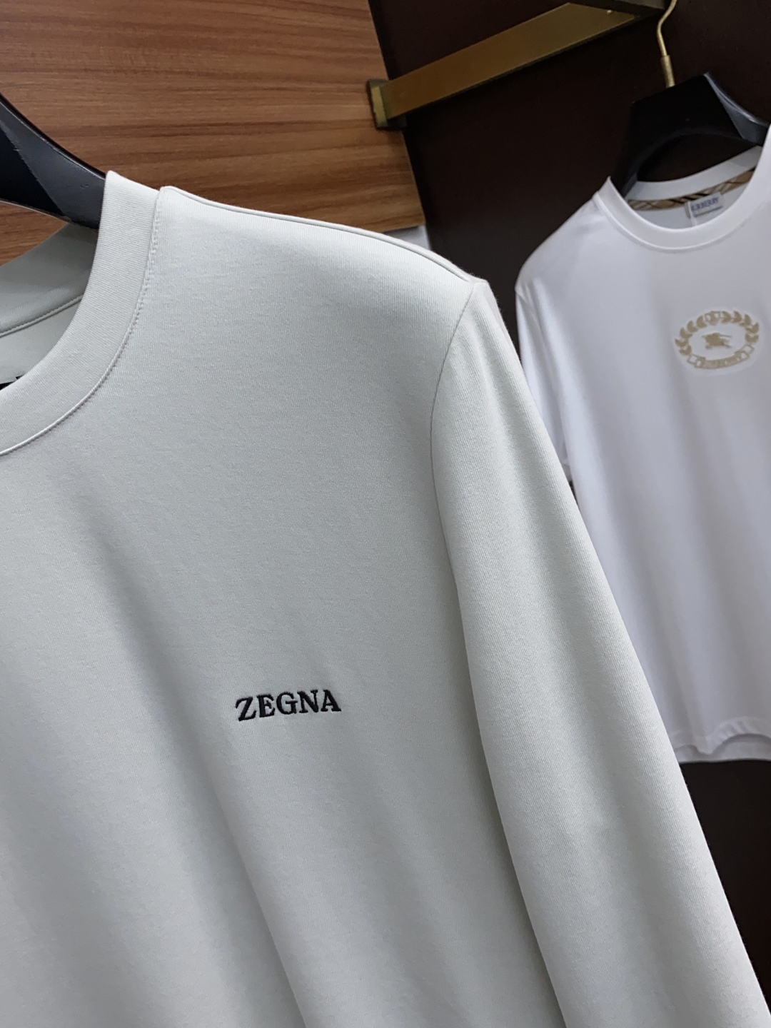 “Genia 2025 Fall/Winter Fashion Recreational T-shirts: High-Density Velvet Series” - 图片 4