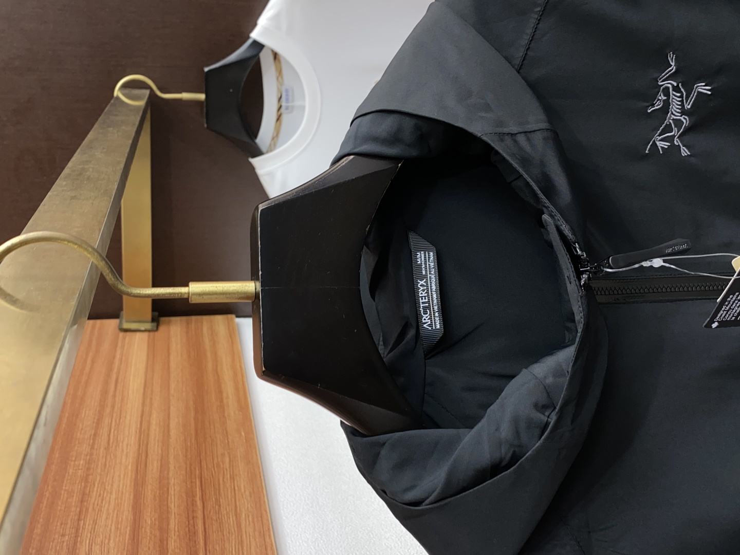 “ARCTERYX Spring 2025 Collection: Fashionable Leisure Hats and Coats in 8 Colors” - 图片 3