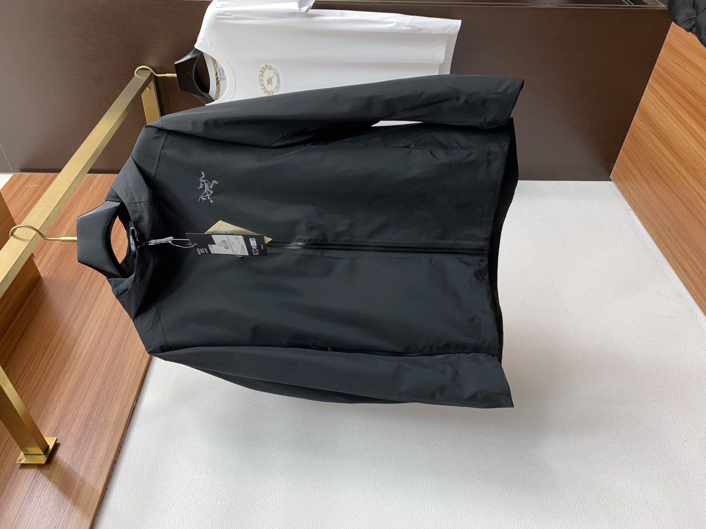 “ARCTERYX Spring 2025 Collection: Fashionable Leisure Hats and Coats in 8 Colors”