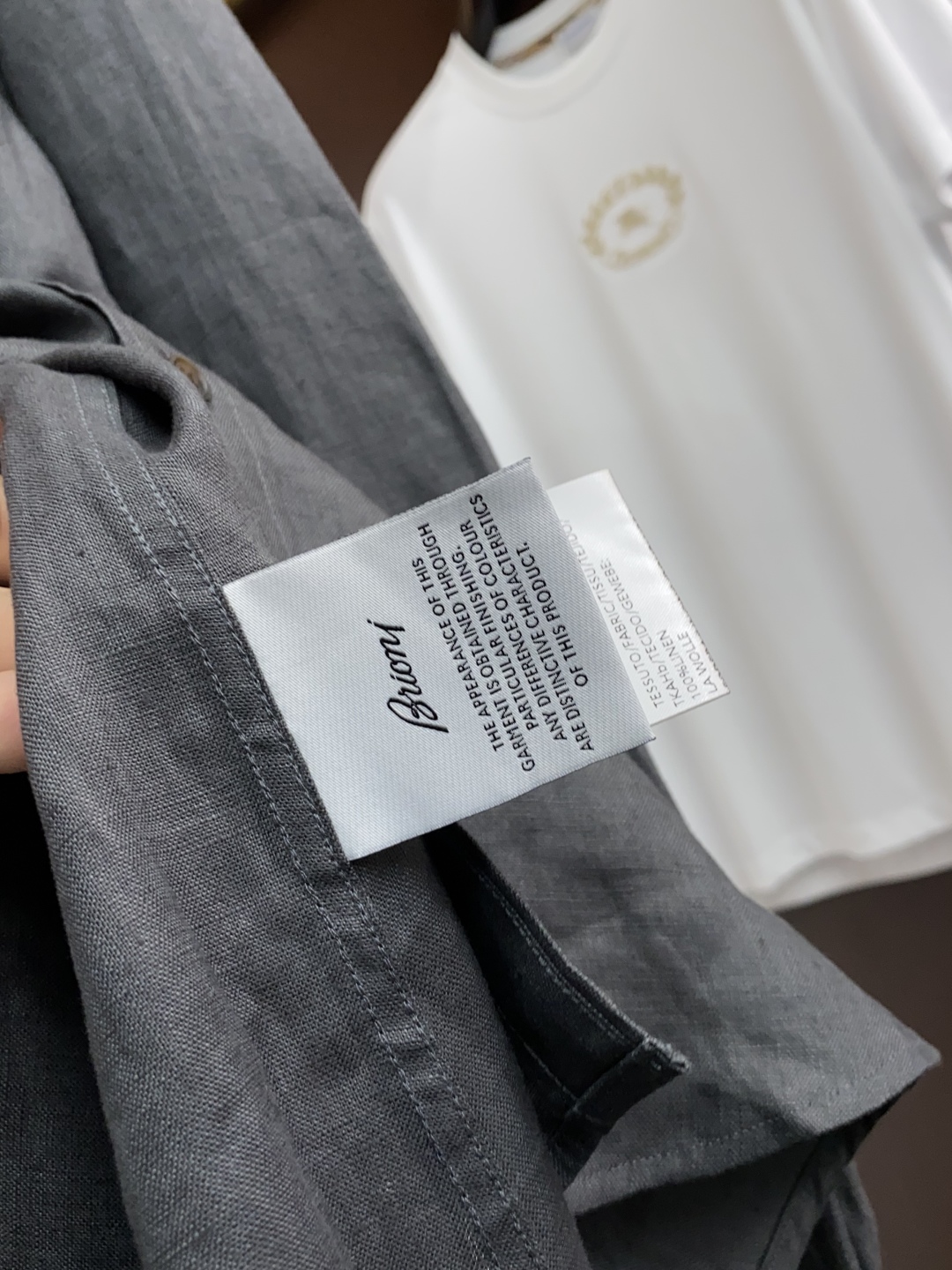 Brioni P770 Linen Shirt: Classic long-sleeve design with retro charm, soft touch, and versatile styling options in multiple colors/sizes. - 图片 6