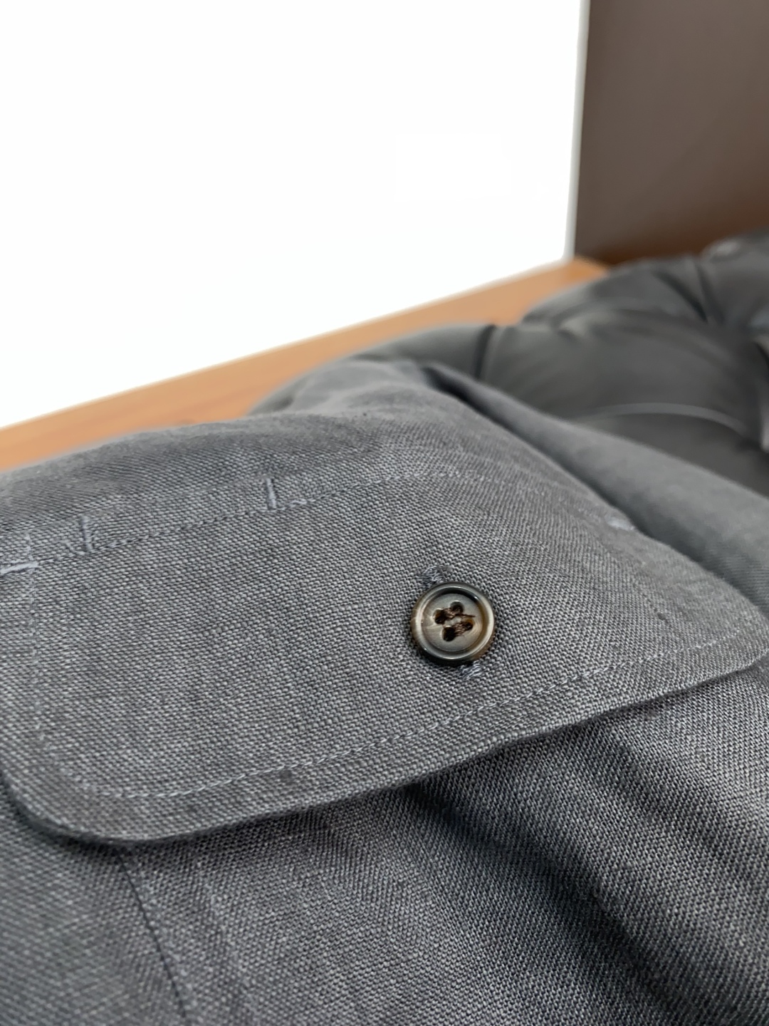 Brioni P770 Linen Shirt: Classic long-sleeve design with retro charm, soft touch, and versatile styling options in multiple colors/sizes. - 图片 7