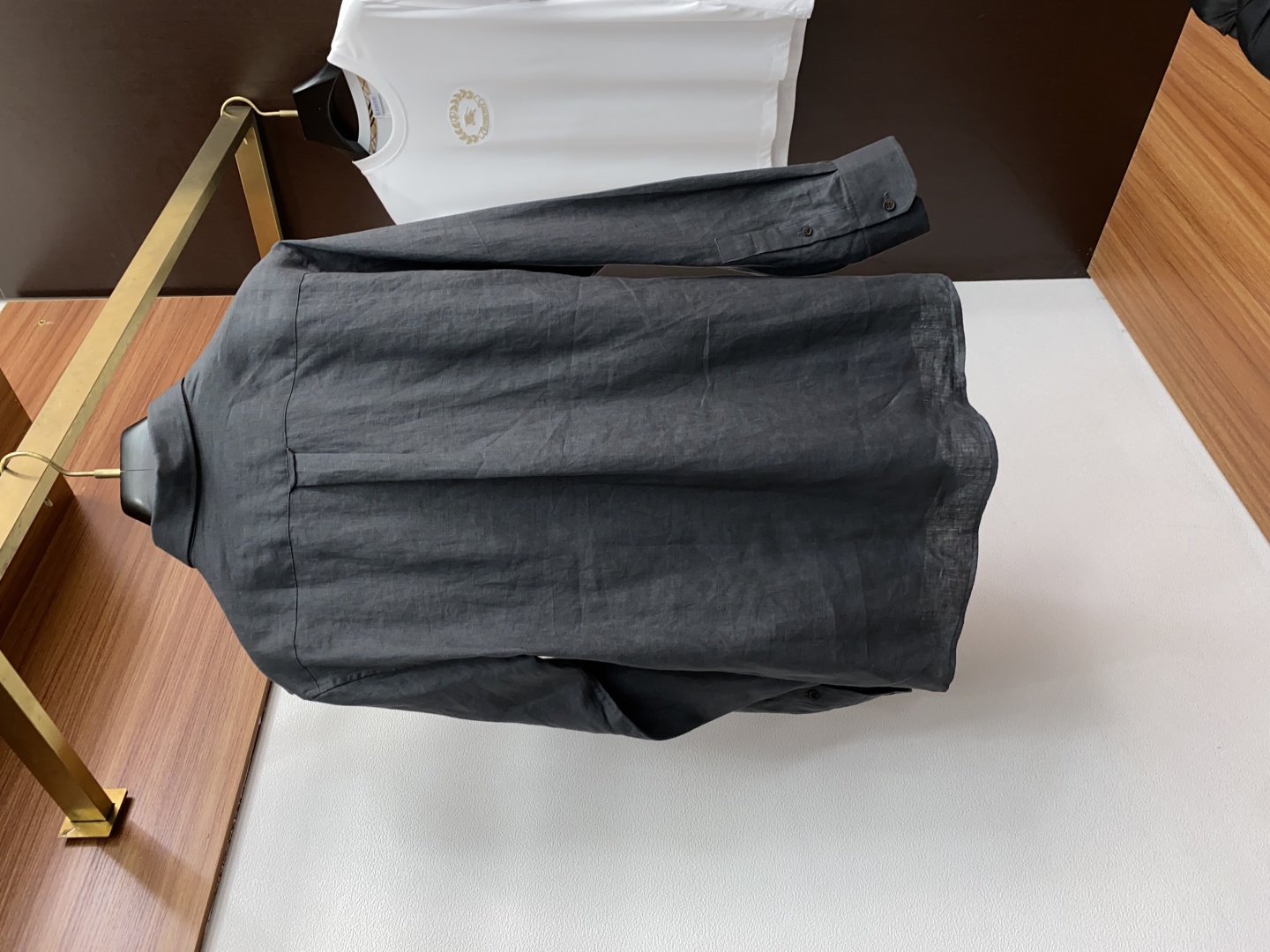 Brioni P770 Linen Shirt: Classic long-sleeve design with retro charm, soft touch, and versatile styling options in multiple colors/sizes. - 图片 9