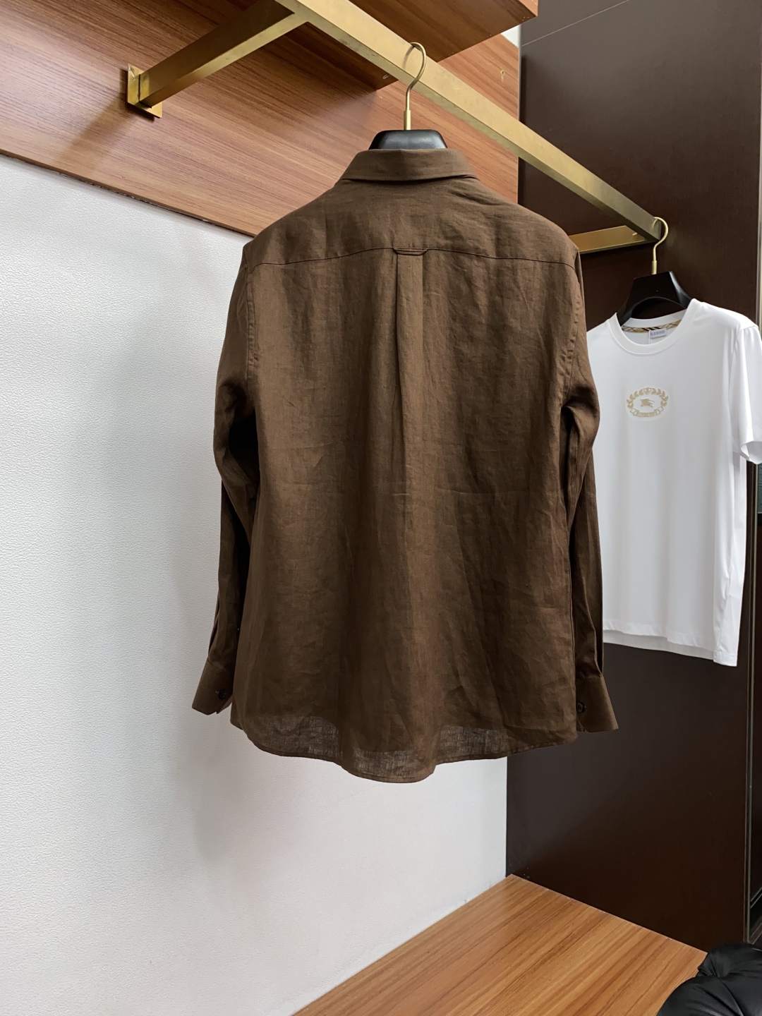 “Brioni Linen Shirt: Classic Integration of Long-Sleeve Fashion, Unique Retro Charm” - 图片 9