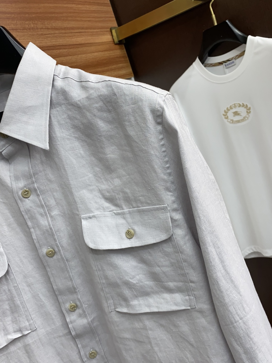 “Brioni Linen Shirt: Classic Integration of Long-Sleeve Fashion, Unique Retro Charm, Perfect for Casual Attitude” - 图片 4