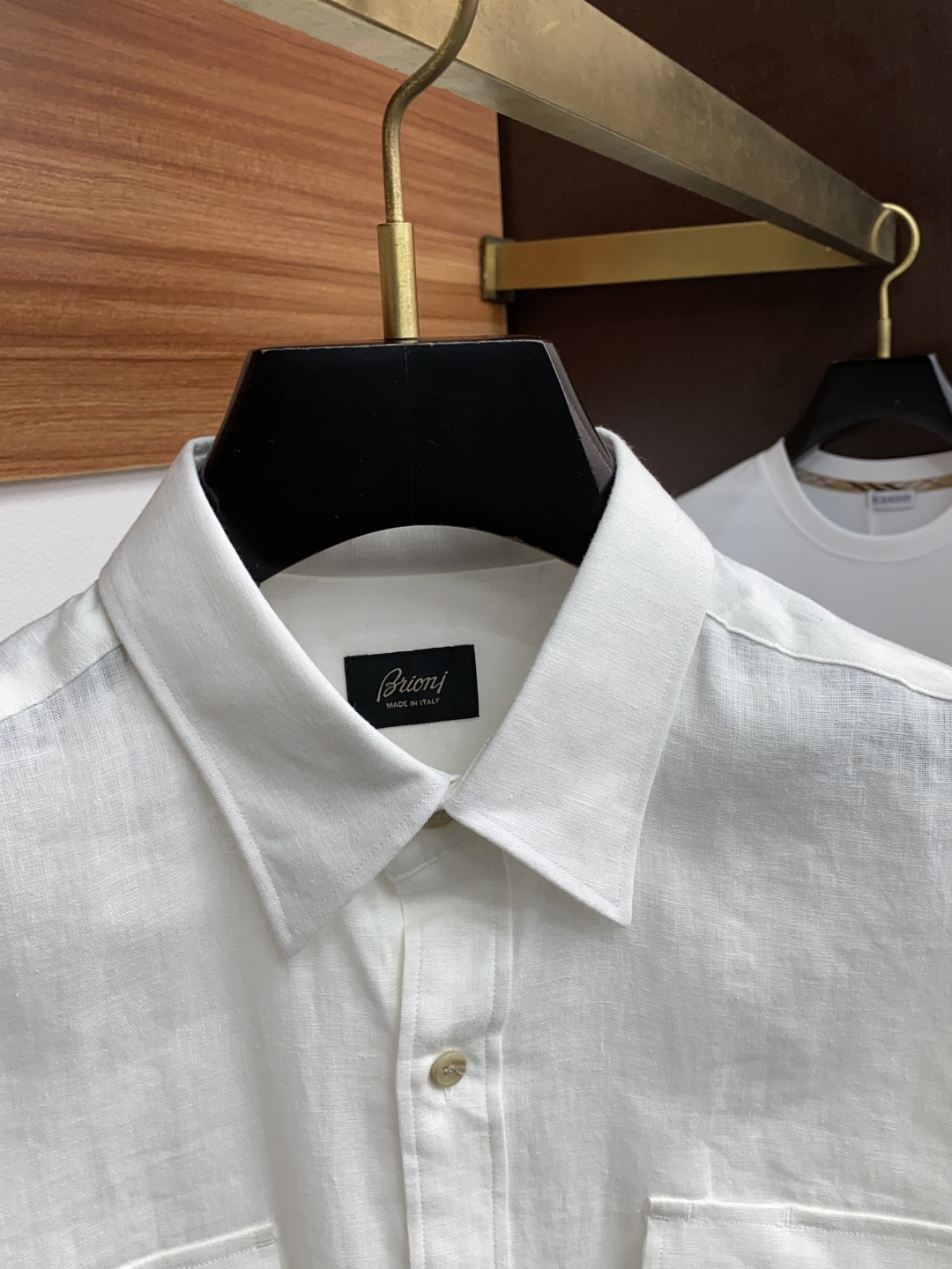 “Brioni Linen Shirt: Classic Integration of Long-Sleeve Fashion for Casual Attitude – Review & Shop Now!” - 图片 3