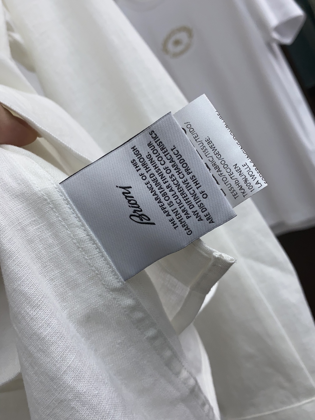 “Brioni Linen Shirt: Classic Integration of Long-Sleeve Fashion for Casual Attitude – Review & Shop Now!” - 图片 6
