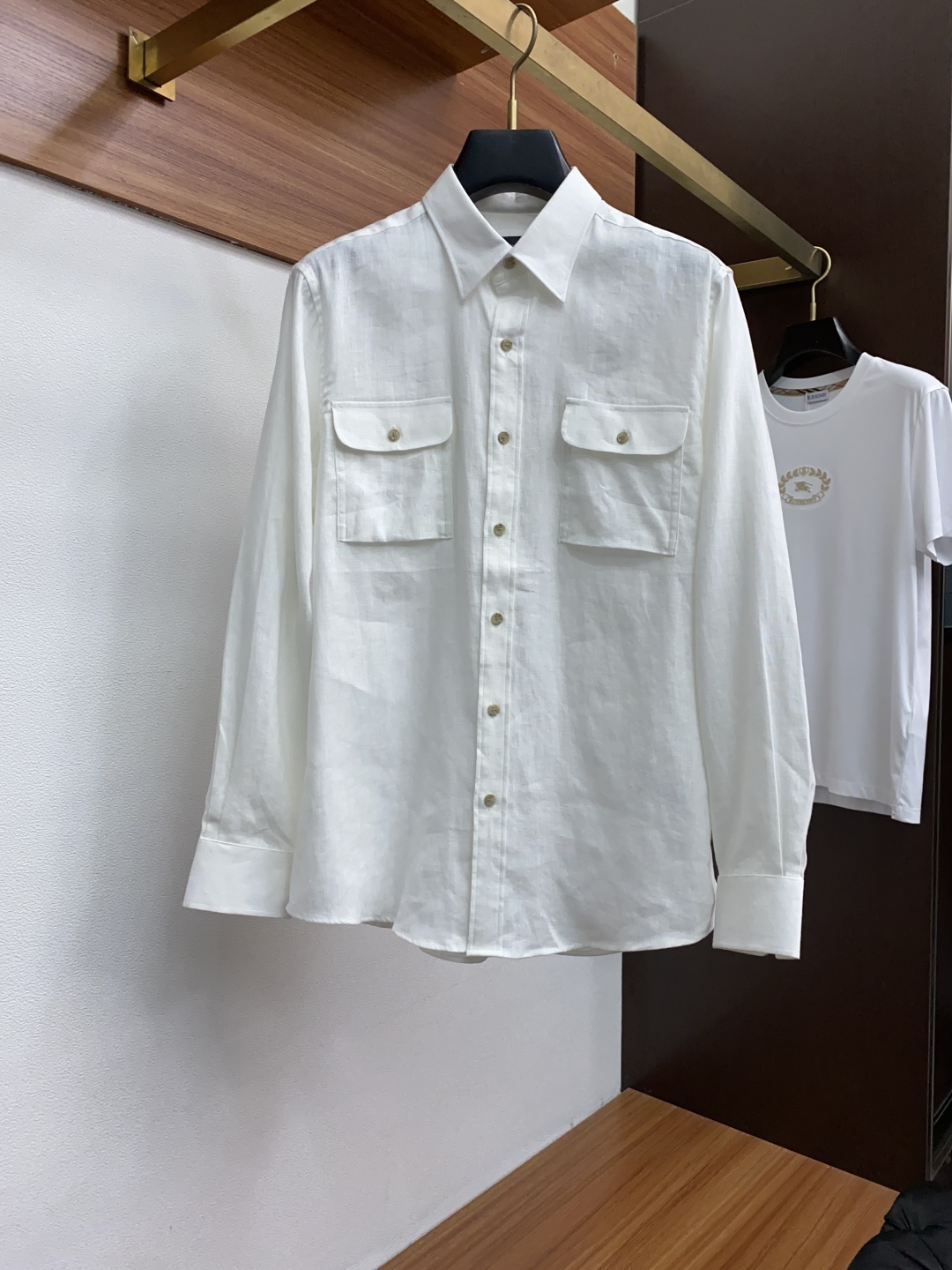 “Brioni Linen Shirt: Classic Integration of Long-Sleeve Fashion for Casual Attitude – Review & Shop Now!”
